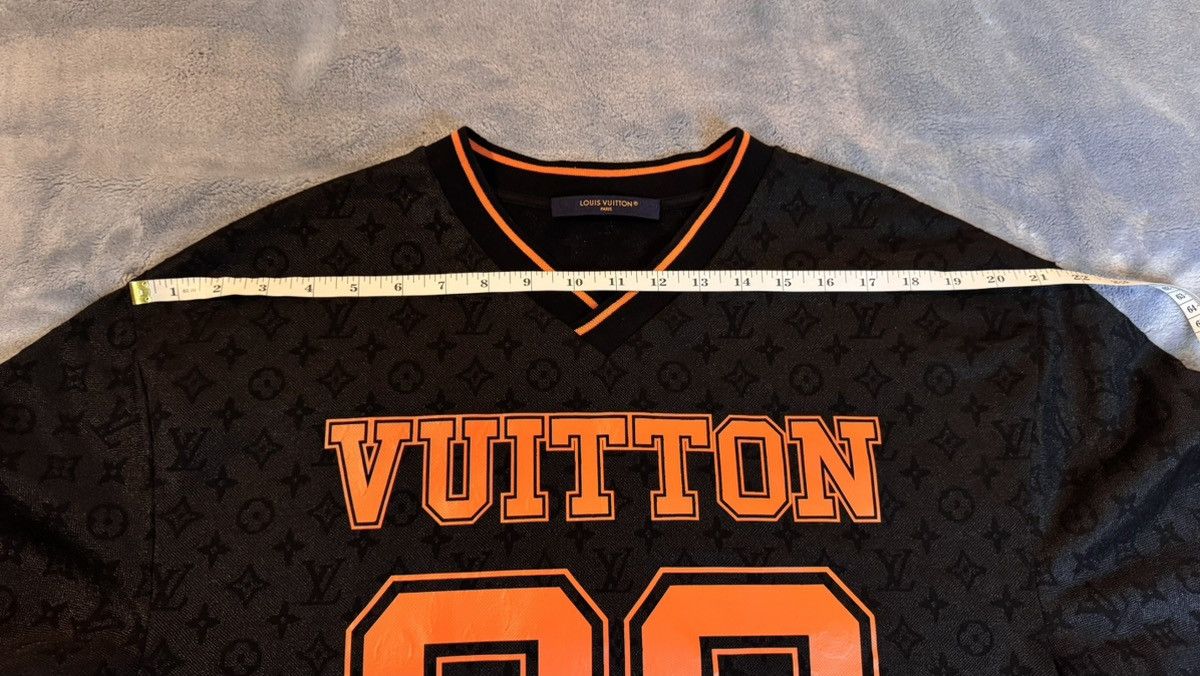 Louis Vuitton Louis Vuitton x Virgil Abloh Sporty V-Neck T-Shirt Size US S / EU 44-46 / 1 - 10 Thumbnail