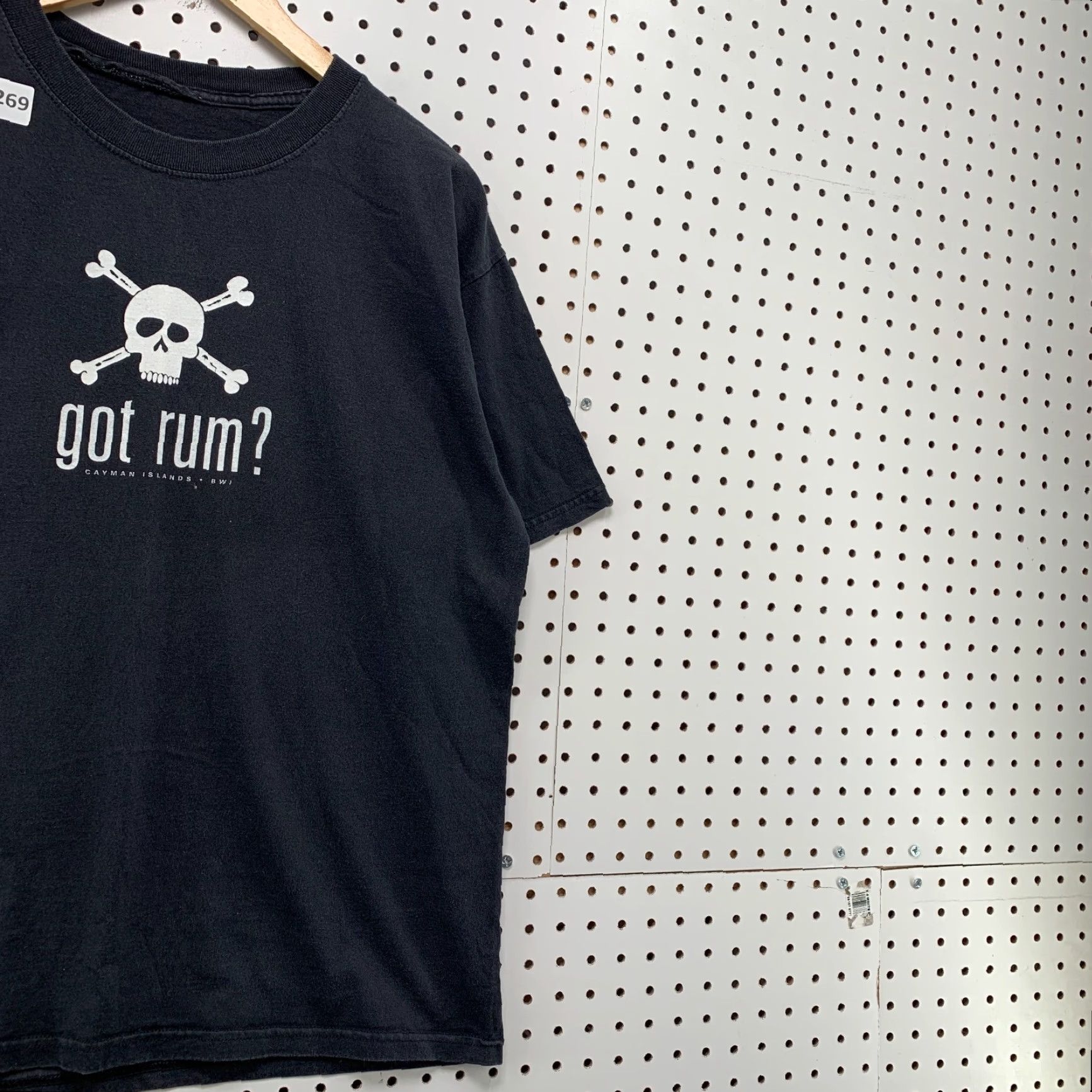 Gildan VINTAGE Gildan Got Rum Skull Bones Graphic T-Shirt Black Adult Medium Size US M / EU 48-50 / 2 - 4 Thumbnail