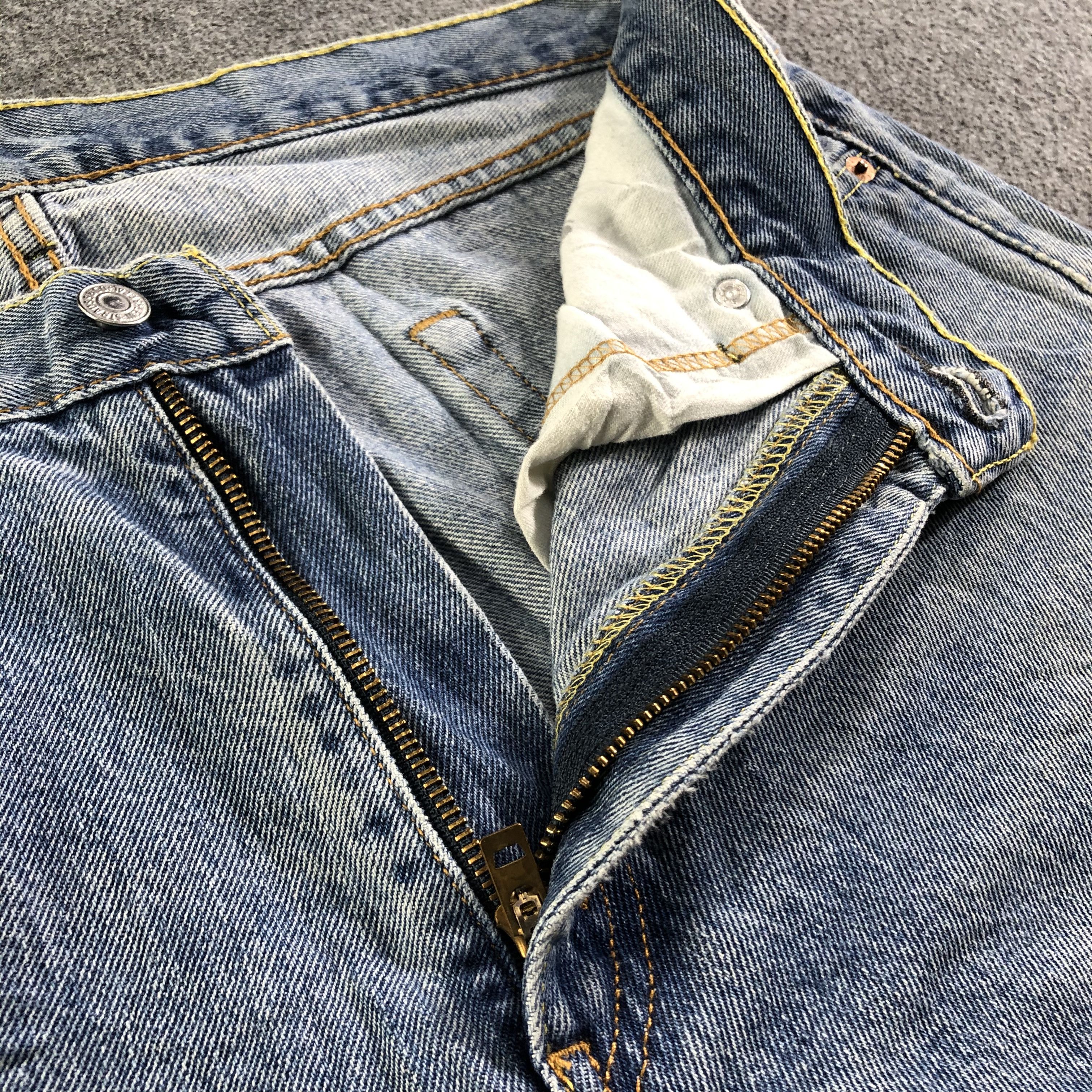 Levi's Vintage Blue Wash Levis 505 Jeans-J4421 Size US 35 - 8 Thumbnail
