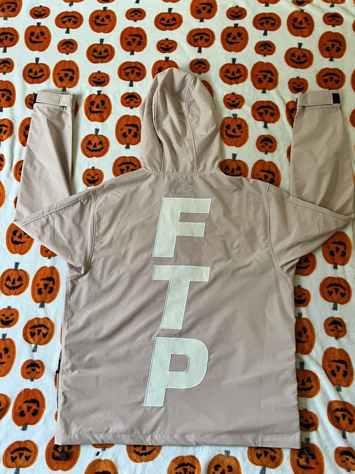Fuck The Population FTP VERTICAL LOGO ANORAK(DUSTY PINK) Size US L / EU 52-54 / 3 - 7 Thumbnail