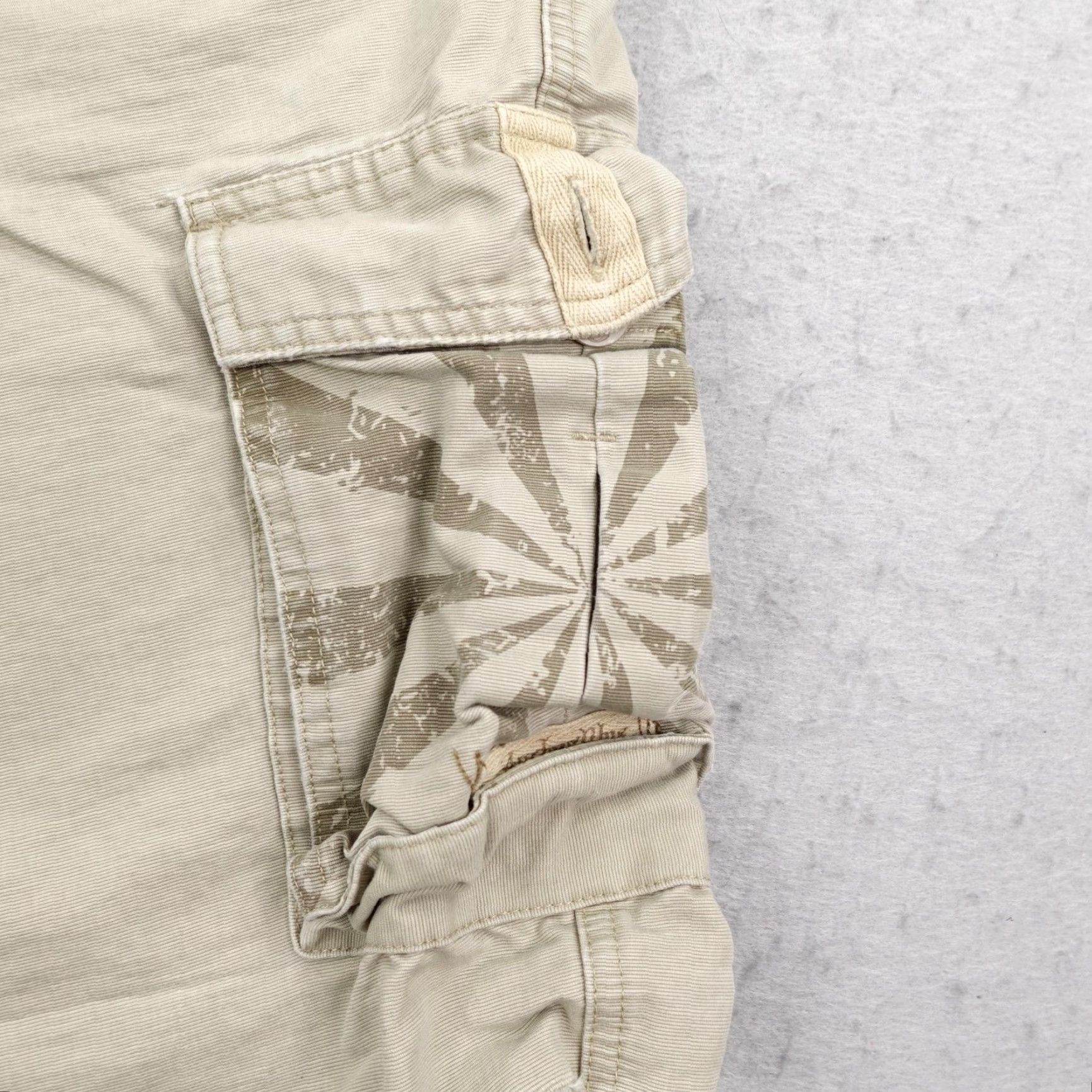 Anchor Blue VINTAGE Anchor Blue Shorts Mens 33 Khaki Cargo Baggy Skater Grunge Frayed Y2K Inseam 10 in Distressed Pockets Beige Cotton Relaxed Regular Mens Size US 33 - 2 Thumbnail