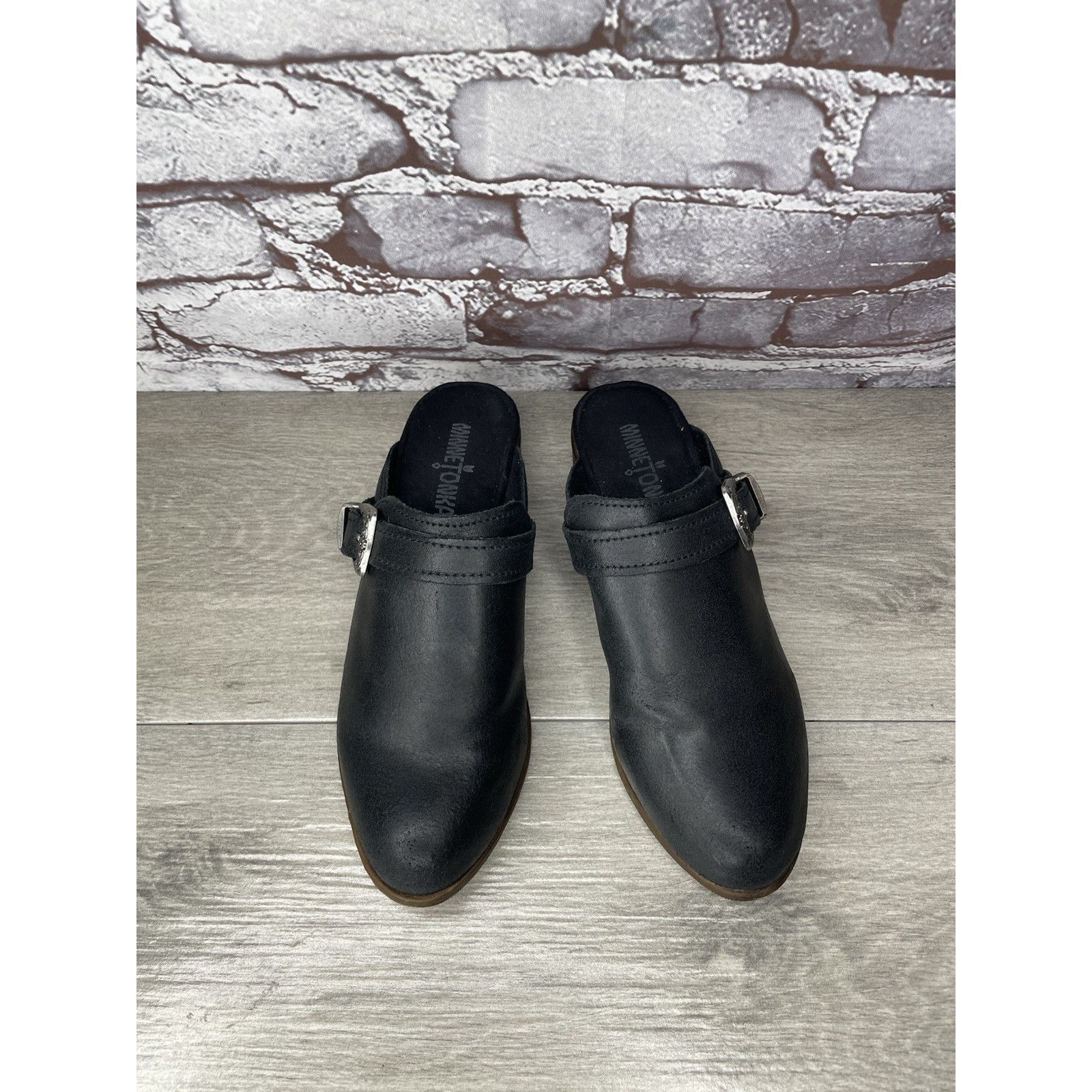 Minnetonka Minnetonka Black Leather Silver Buckle Billie Mules Shoes Wo Size US 7.5 / IT 37.5 - 14 Thumbnail