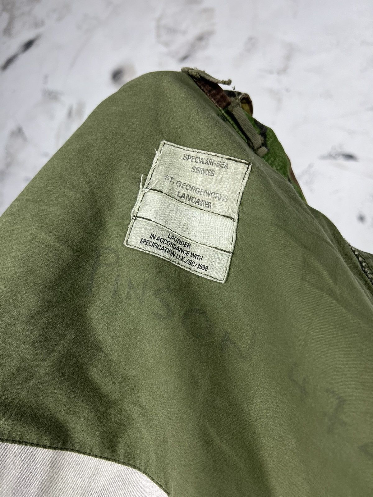 Vintage Vintage British Military Camo Jacket Size L - XL Size US XL / EU 56 / 4 - 7 Thumbnail