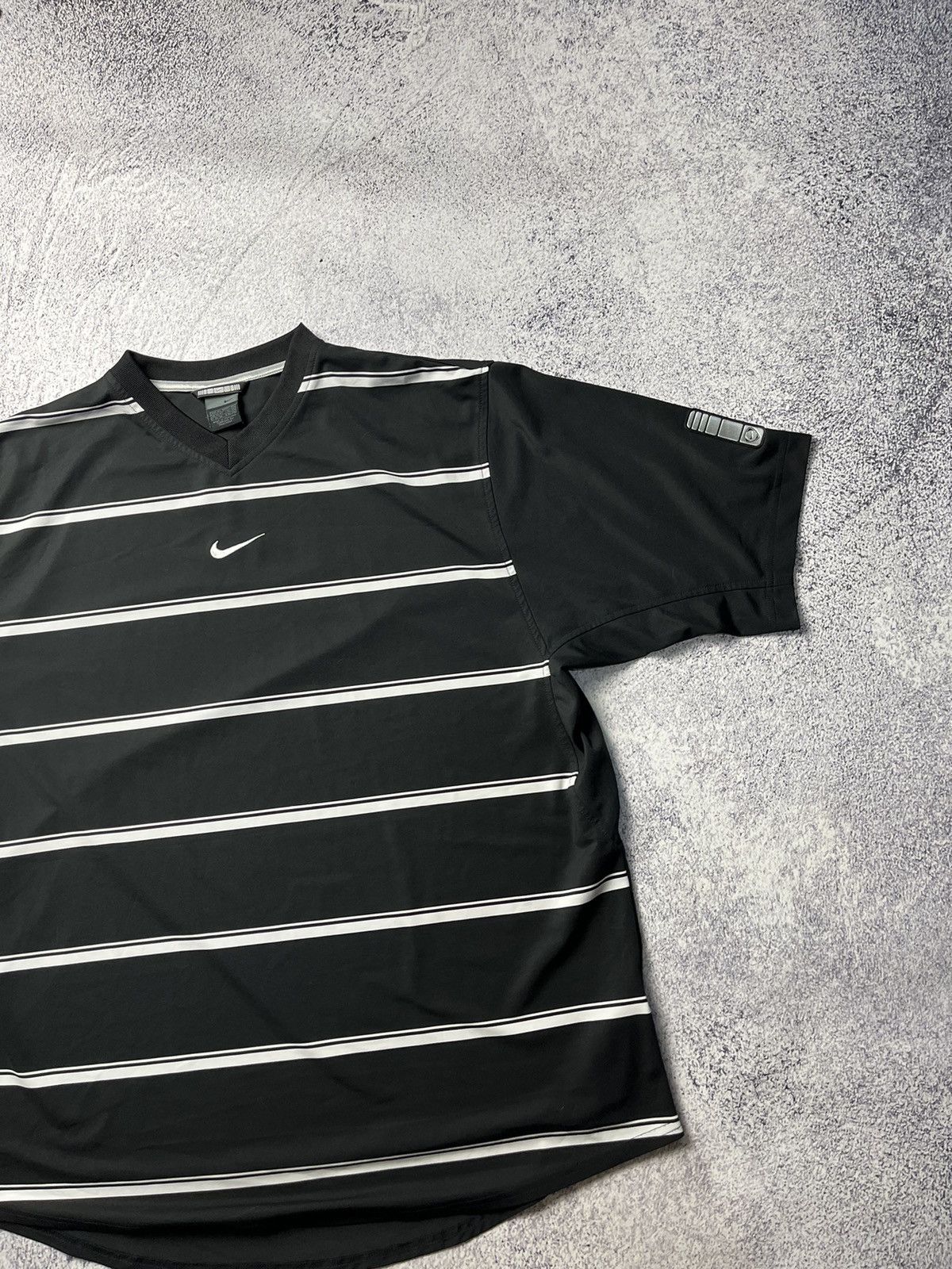 Nike Mens Vintage Nike T-Shirt centre swoosh Rare Size US XL / EU 56 / 4 - 4 Thumbnail