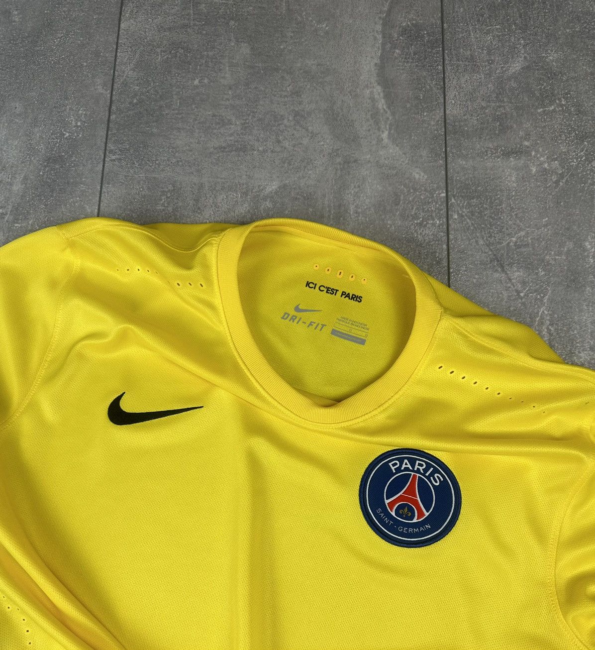 Nike Nike Paris Player Issue 2015/16 Goalkeeper Long Sleeve Size US L / EU 52-54 / 3 - 14 Thumbnail
