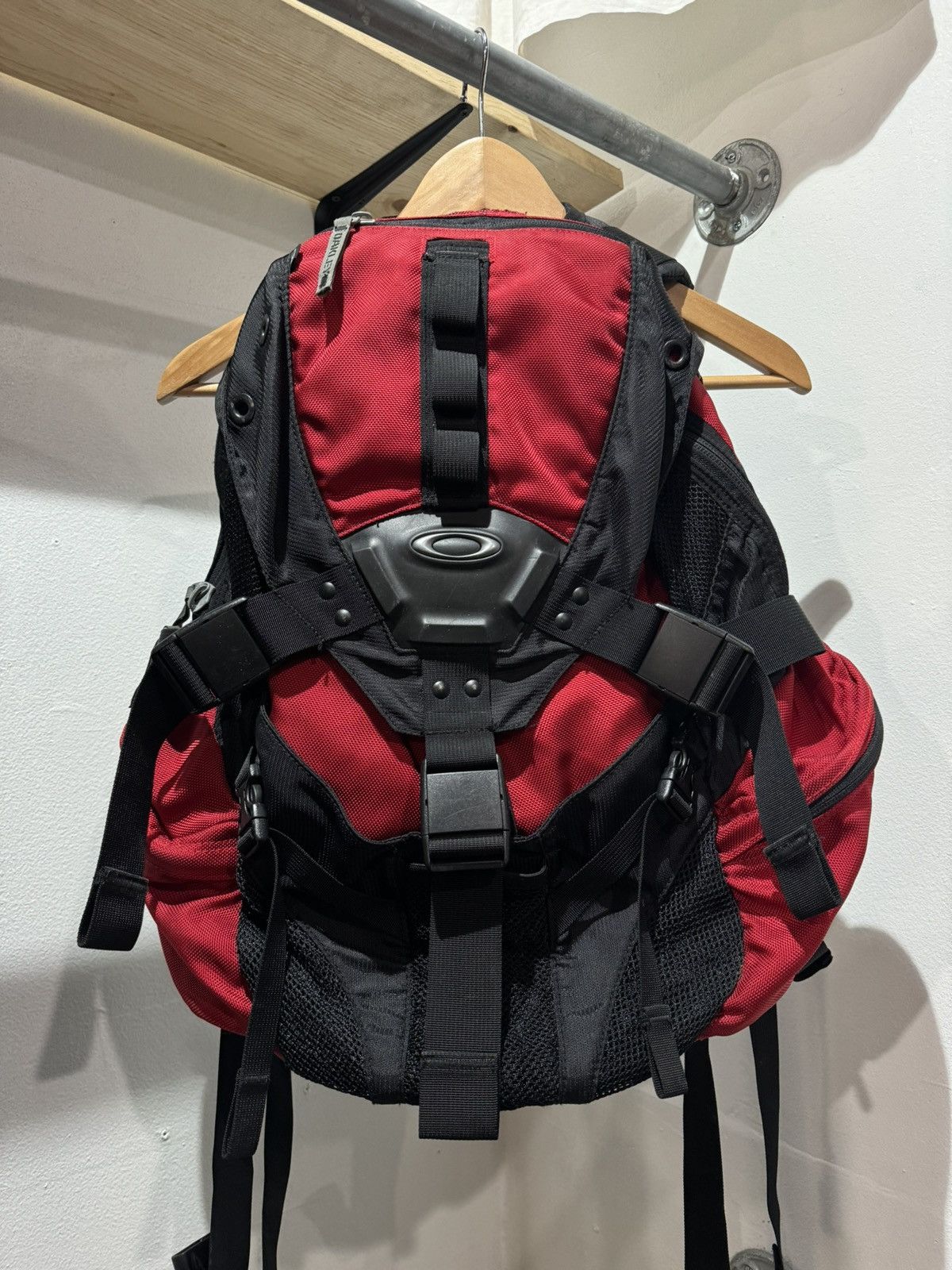 image of Oakley Icon 2.0 Backpack in Red, Men's