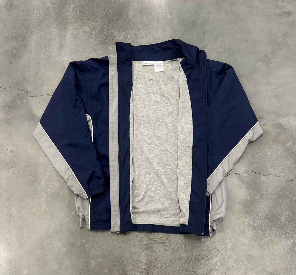 Reebok × Vintage Vintage Navy and white Rebook windbreaker jacket Size US L / EU 52-54 / 3 - 2 Thumbnail