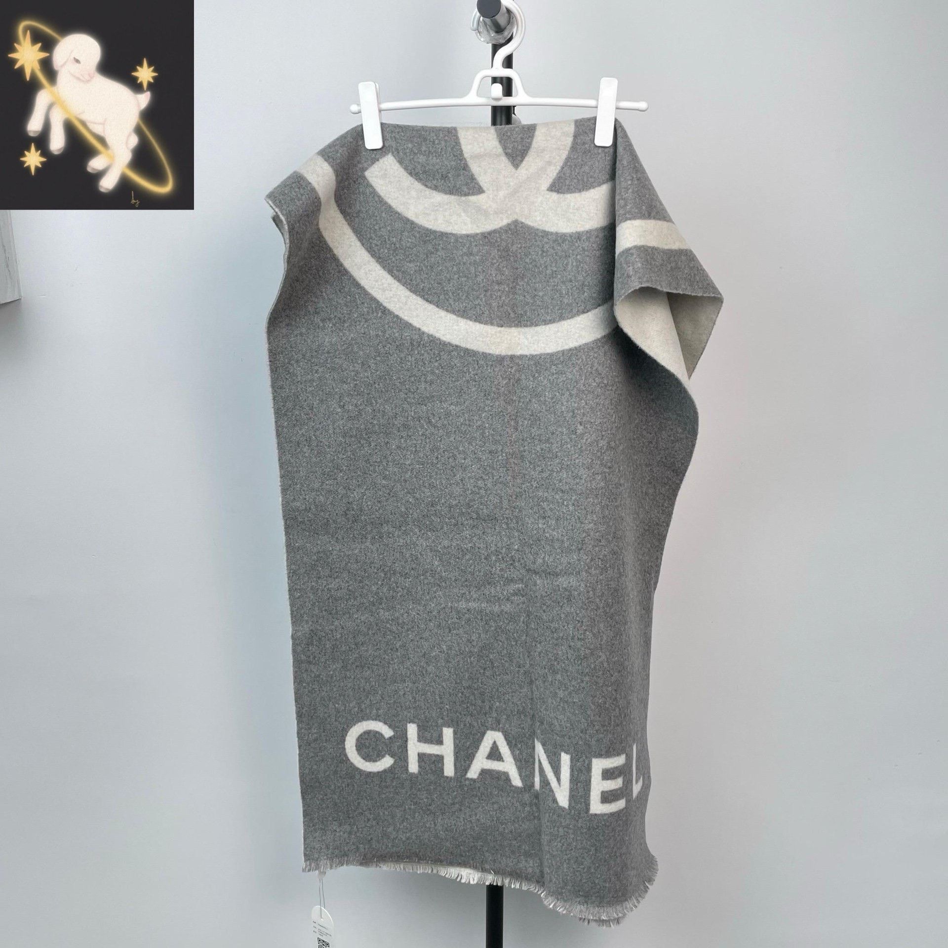 Chanel Chanel Gray Scarf 23 Men Size ONE SIZE - 1 Thumbnail