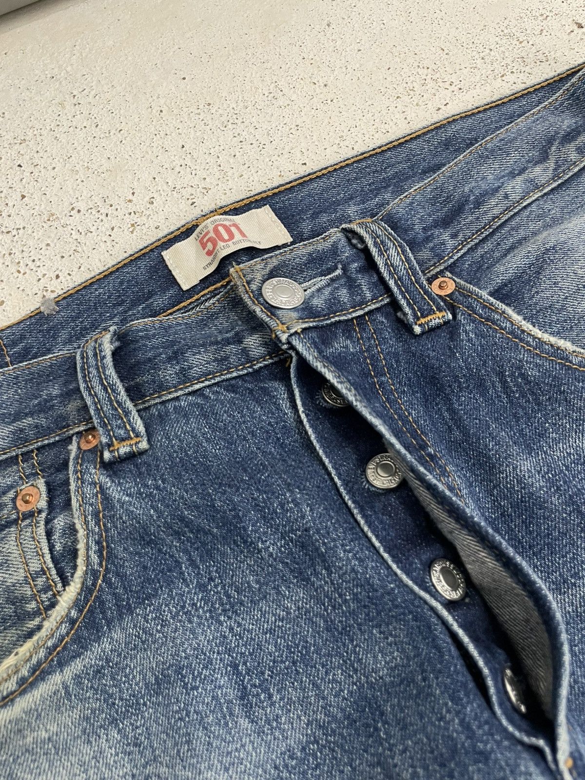 Levi's × Vintage Vintage Y2K Levis 501 Whisker Light Wash Minor Distressed Size US 32 / EU 48 - 10 Thumbnail