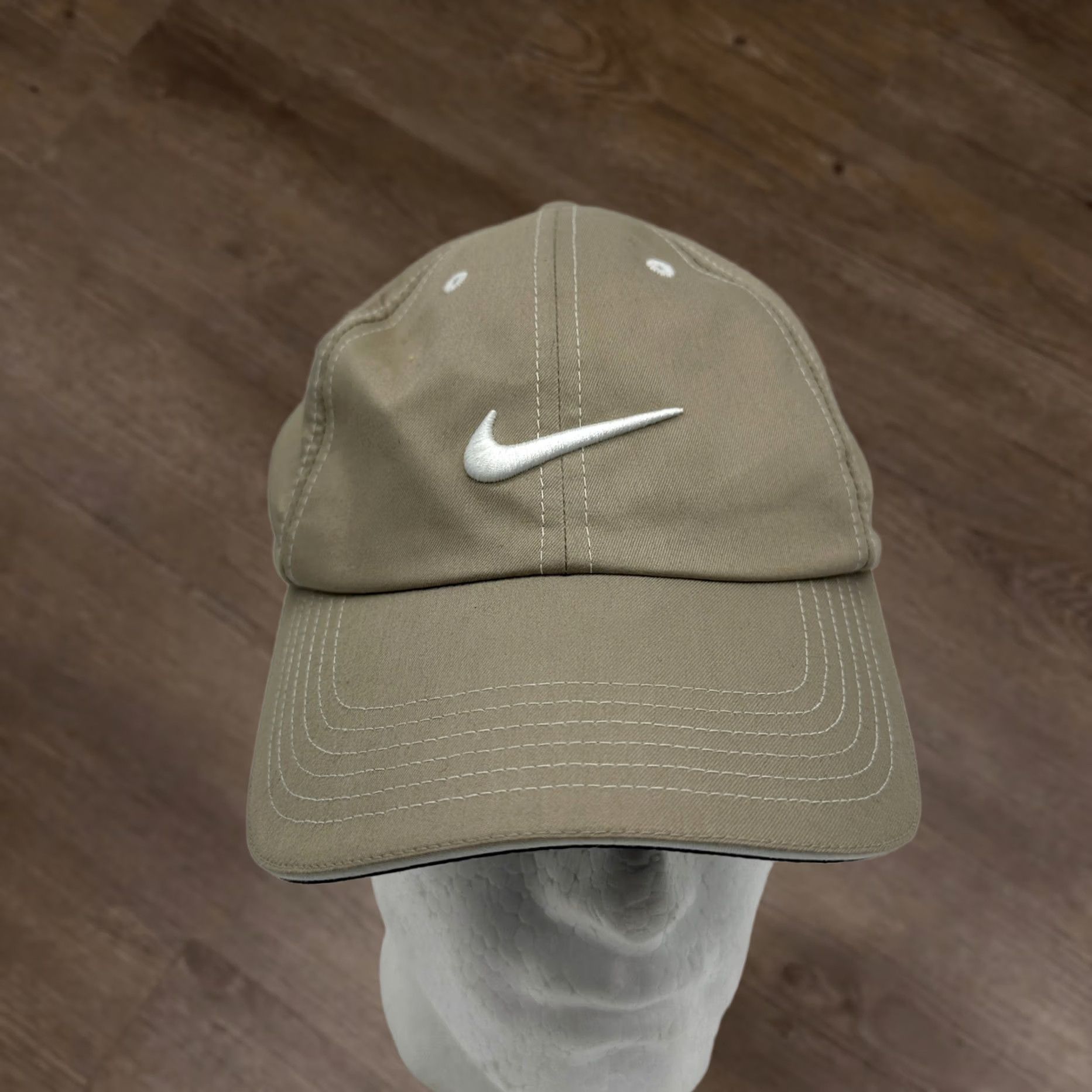 Nike Nike Golf Mens Hat OSFA Tan Adjustable Strapback Swoosh Cap Outdoor Cap Men Brown Polyester Spandex Cap Size ONE SIZE - 1 Thumbnail