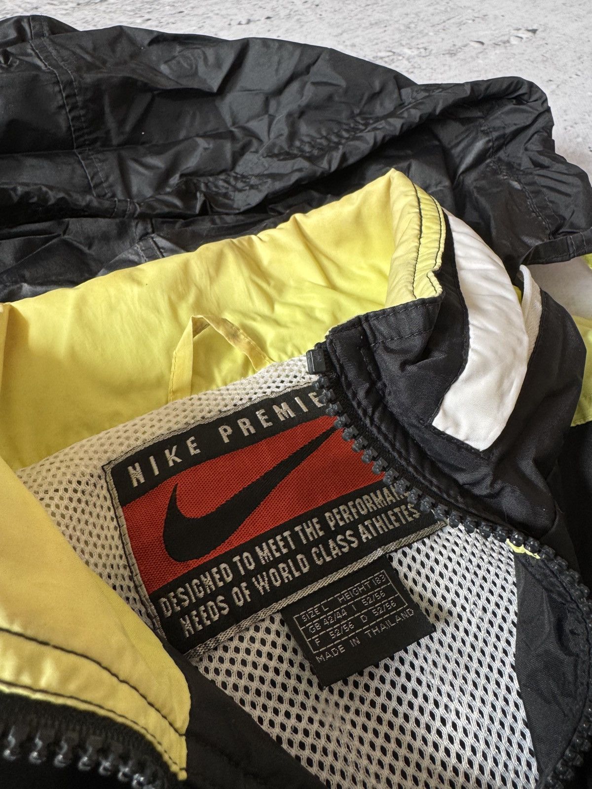 Japanese Brand × Nike × Vintage NIKE BORUSSIA DORTMUND VINTAGE BASIC LOGO BAGGY LIGHT JACKET Size US L / EU 52-54 / 3 - 13 Thumbnail