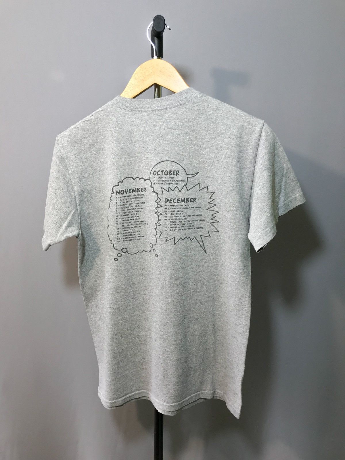 Gildan Kaiser Chiefs 2007 World Tour T-shirt Mens Grey DC Thompson Size US S / EU 44-46 / 1 - 2 Thumbnail