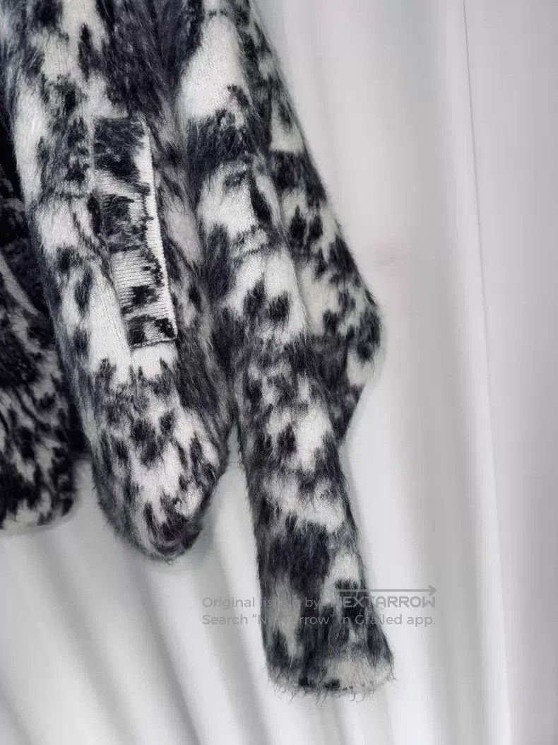 Saint Laurent Paris Saint Laurent Paris Bat Sleeve Printed Cardigan i Size XS / US 0-2 / IT 36-38 - 2 Thumbnail