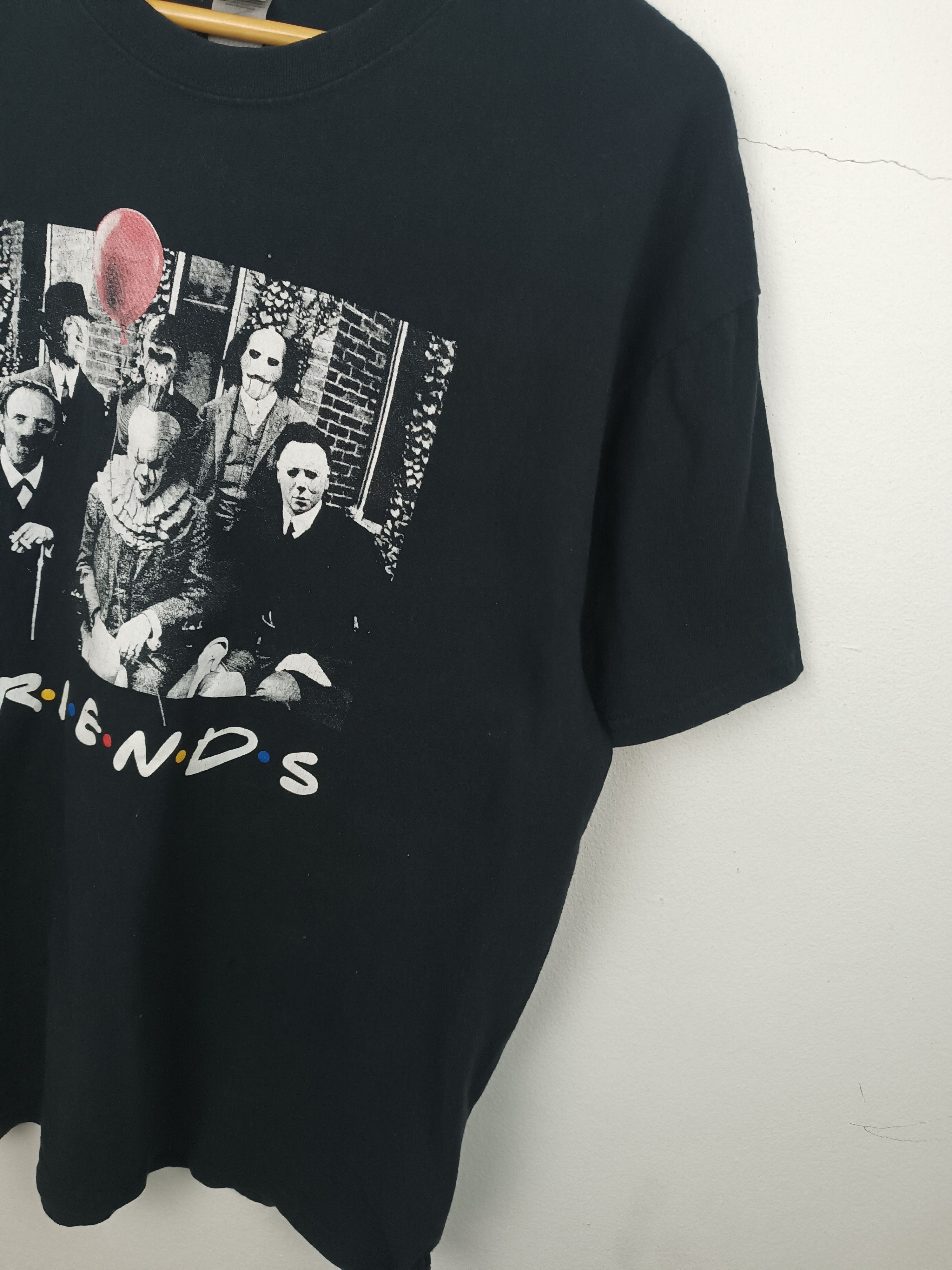 Vintage VINTAGE FRIENDS SITCOM PARODY HORROR IT KRUEGER JASON MYERS Size US XL / EU 56 / 4 - 7 Thumbnail