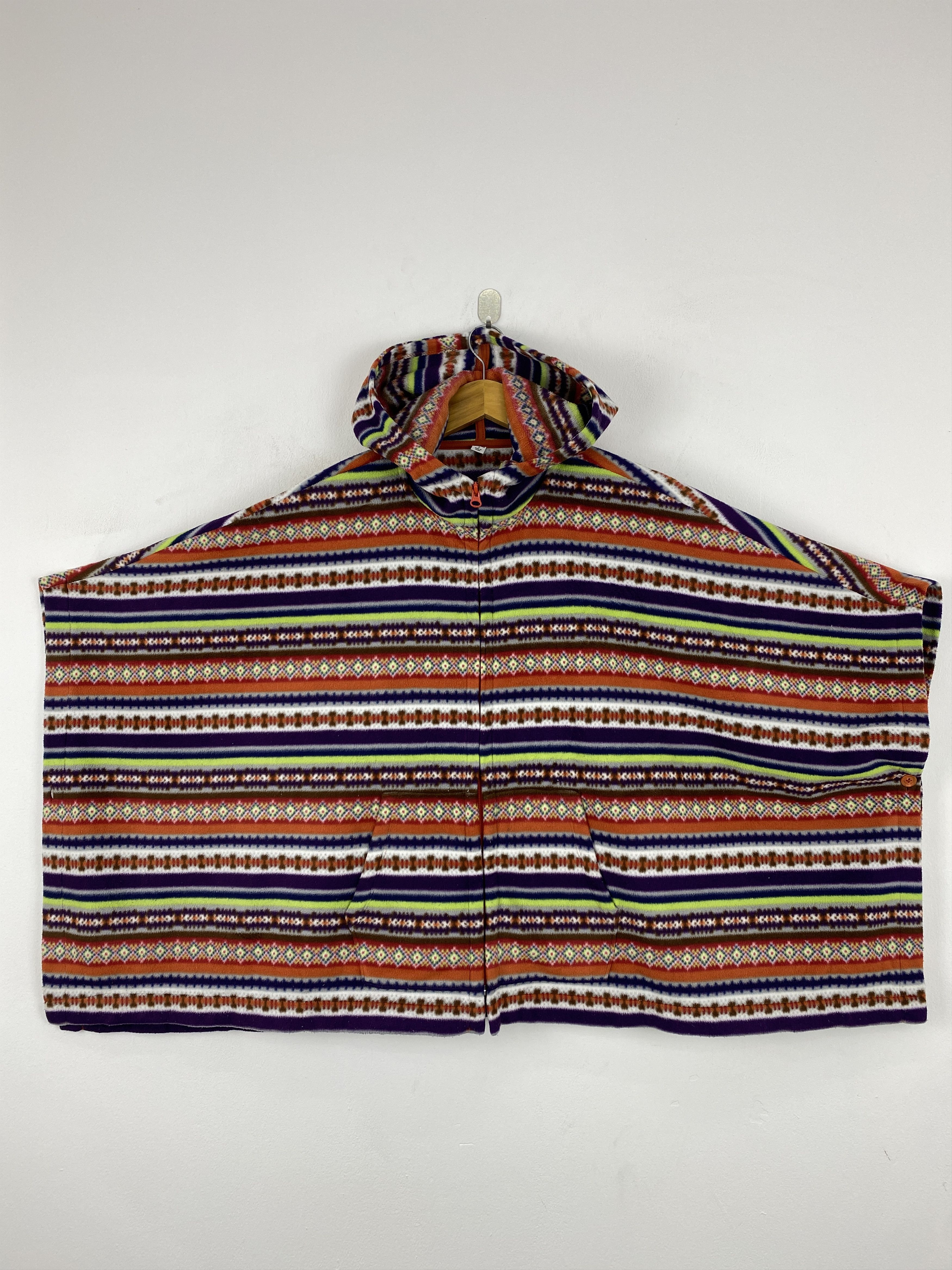 Uniqlo Uniqlo Vintage Navajo Fleece Poncho Cloaks & Capes JA0179 Size US L / EU 52-54 / 3 - 1 Thumbnail