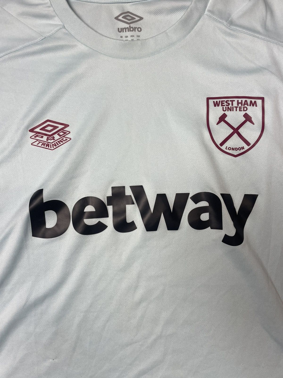 Umbro Soccer Jersey Umbro West Ham training tshirt 2022 2023 Size US XL / EU 56 / 4 - 2 Thumbnail