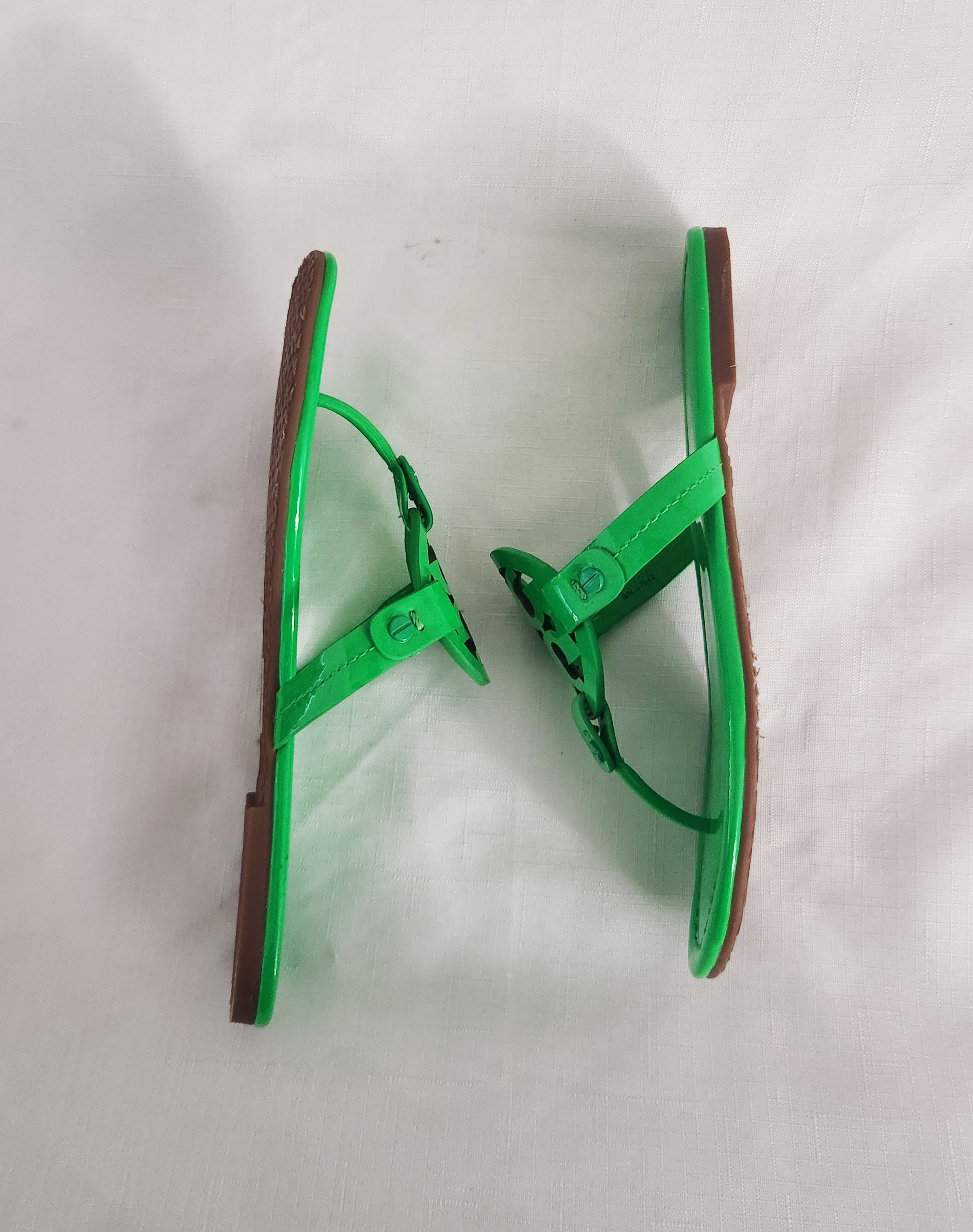 Designer × Tory Burch Tory Burch Miller Sandals Rare Fluo green Patent leather 8.5 Size US 8.5 / IT 38.5 - 5 Thumbnail