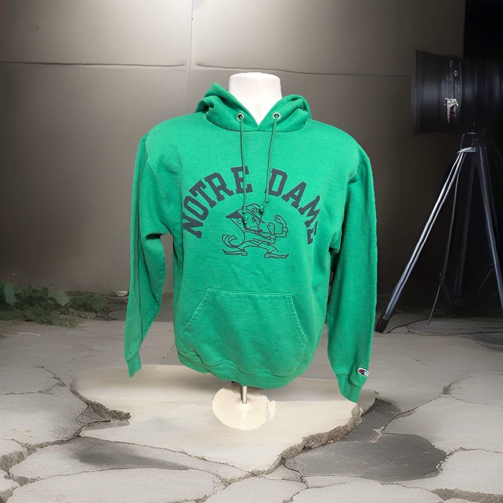 Champion VTG Notre Dame Fighting Irish Champion Hoodie Adult Medium Green Chest Graphic Pullover Hooded Pocket NCAAF Unisex Mens Womens Size US M / EU 48-50 / 2 - 7 Thumbnail
