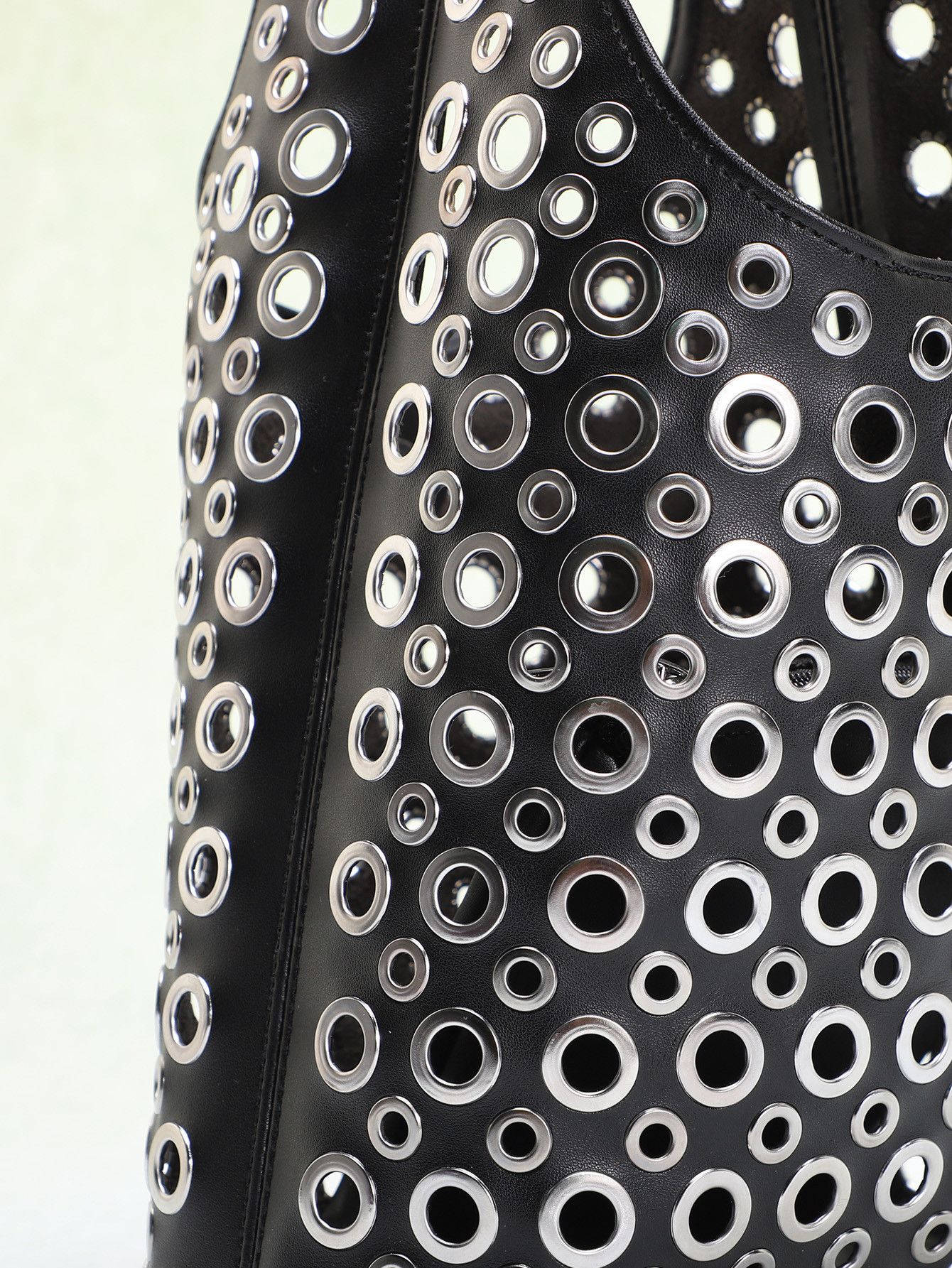 Japanese Brand Punk hollow rivet bucket bag Size ONE SIZE - 4 Thumbnail