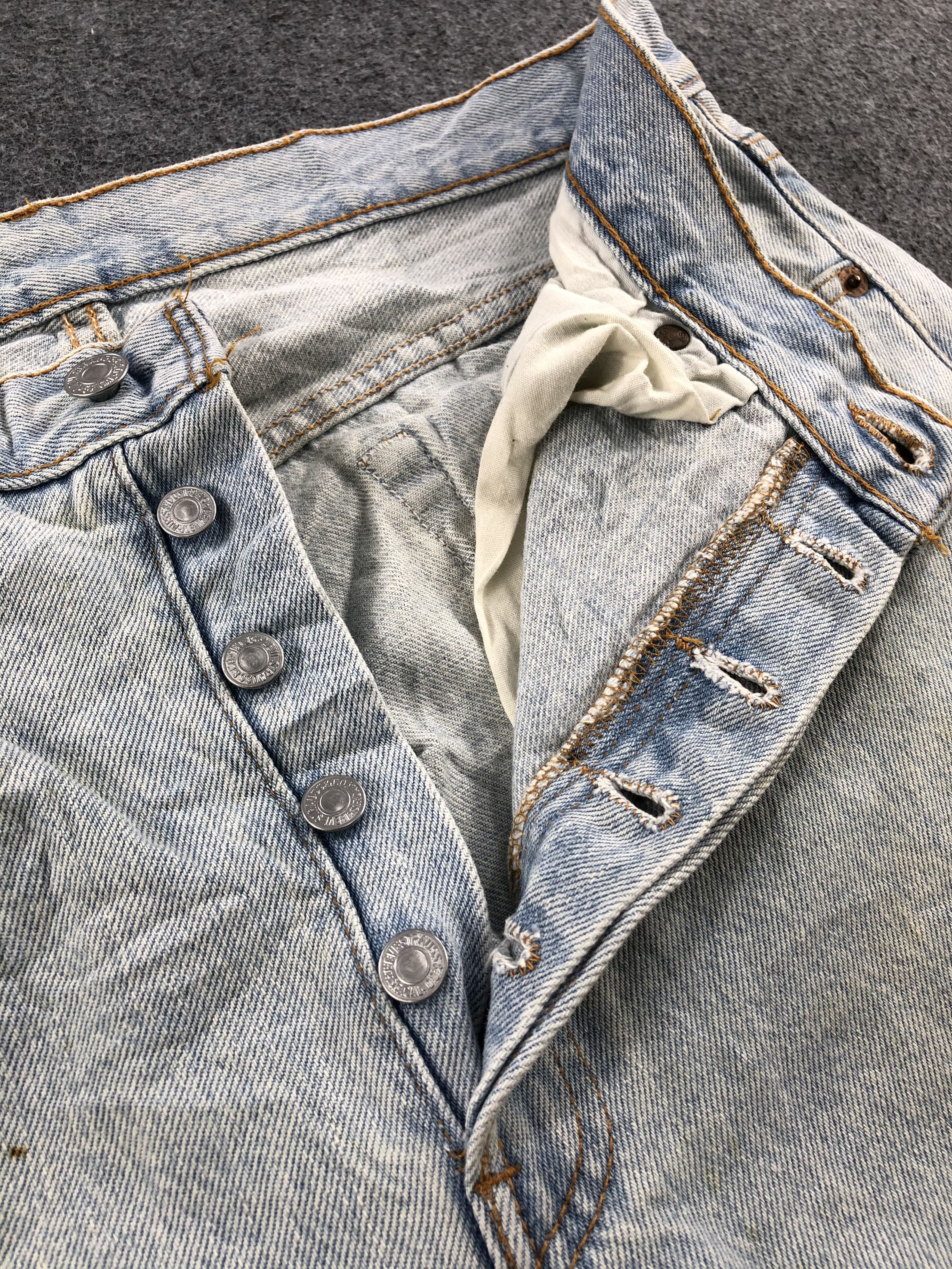 Levi's Vintage 90s Light Wash Levis 501 Jeans-JM657 Size US 32 / EU 48 - 7 Thumbnail