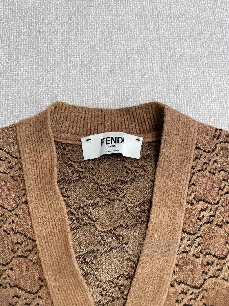 Fendi Fendi FW21 Printed Pattern Short Knit Sweater Size XS / US 0-2 / IT 36-38 - 2 Thumbnail