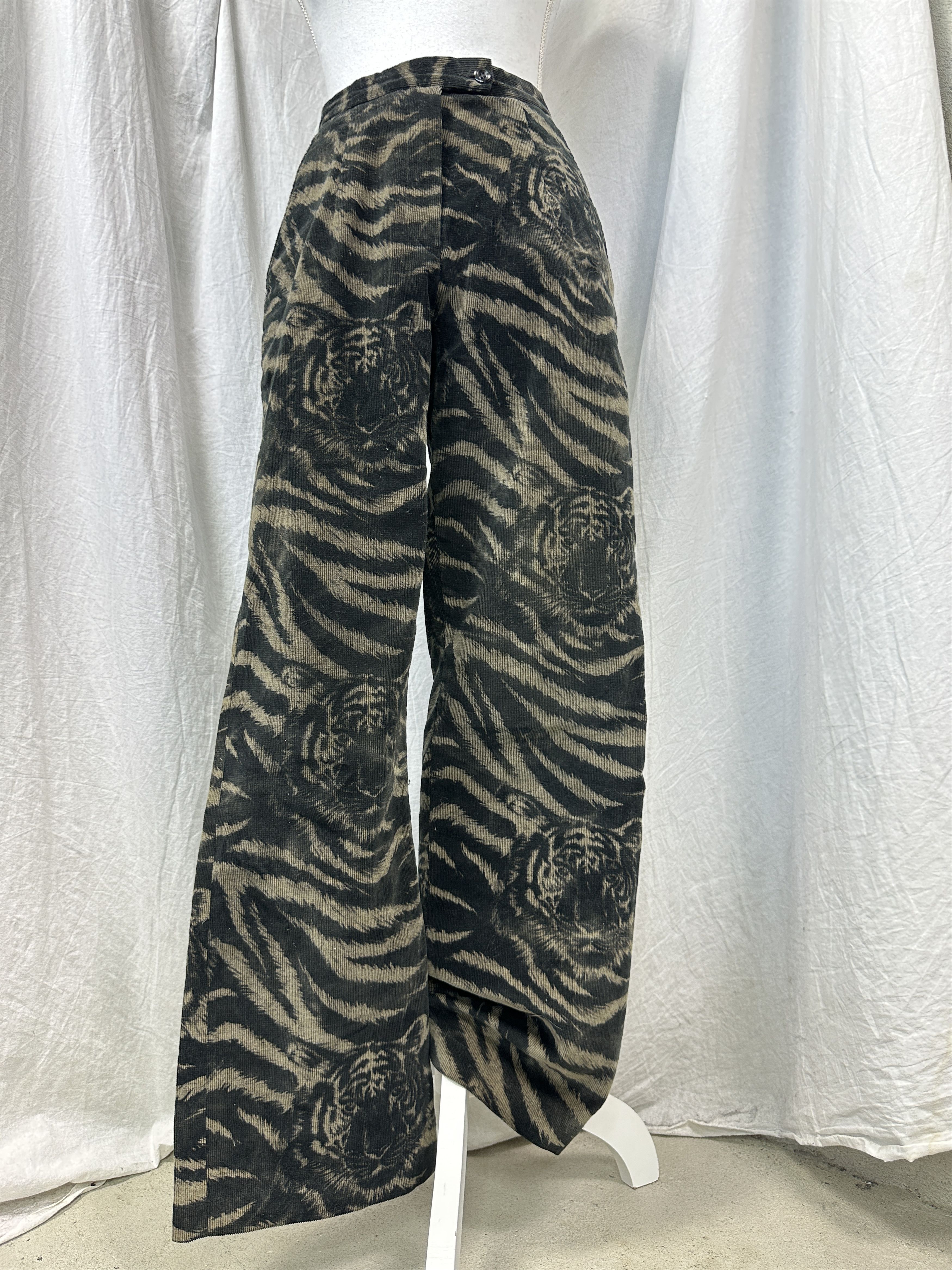 Vintage Vintage Avant Garde Corduoy Tiger Print Pants Y2K Size 25" / US 0 / IT 36 - 1 Thumbnail