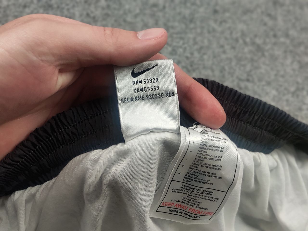 Nike Vintage 90's Nike Gray Nylon Swoosh Pocket Casual Shorts Y2K Size US 34 / EU 50 - 13 Thumbnail