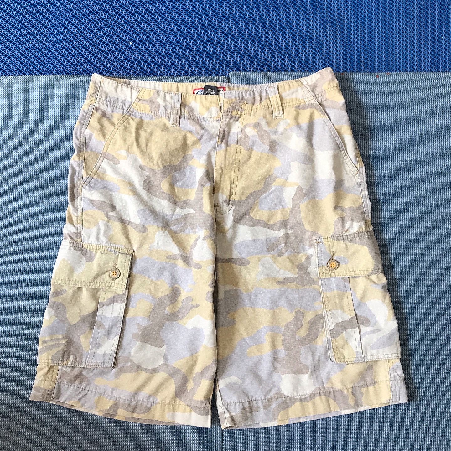 Old Navy Old Navy Blue Jeans Camouflage Military Shorts Cargo pants Size US 32 / EU 48 - 1 Thumbnail