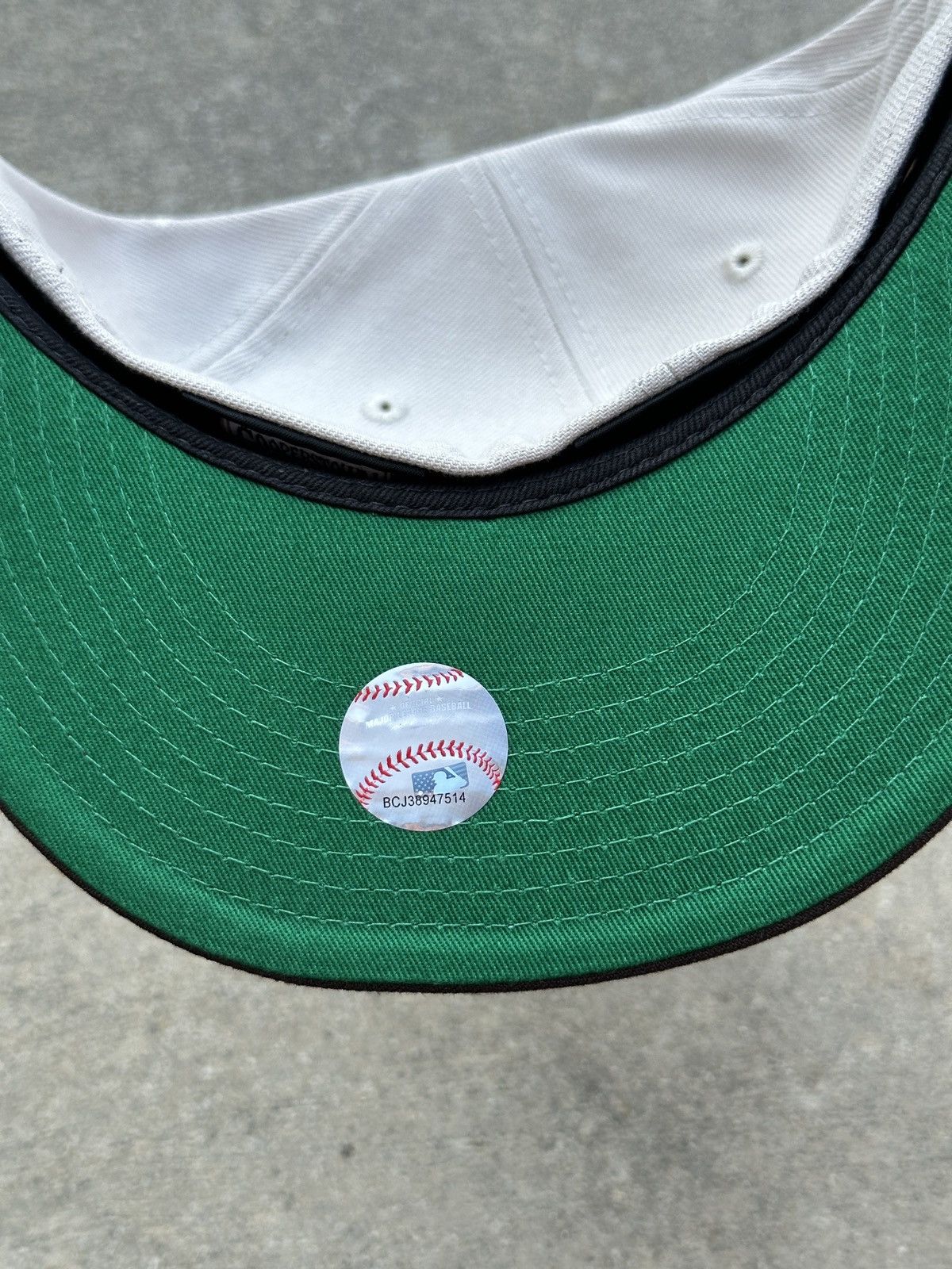 MLB × New Era New York Yankees Script Two Tone Fitted Hat 7 1/4 95 North Size ONE SIZE - 3 Thumbnail