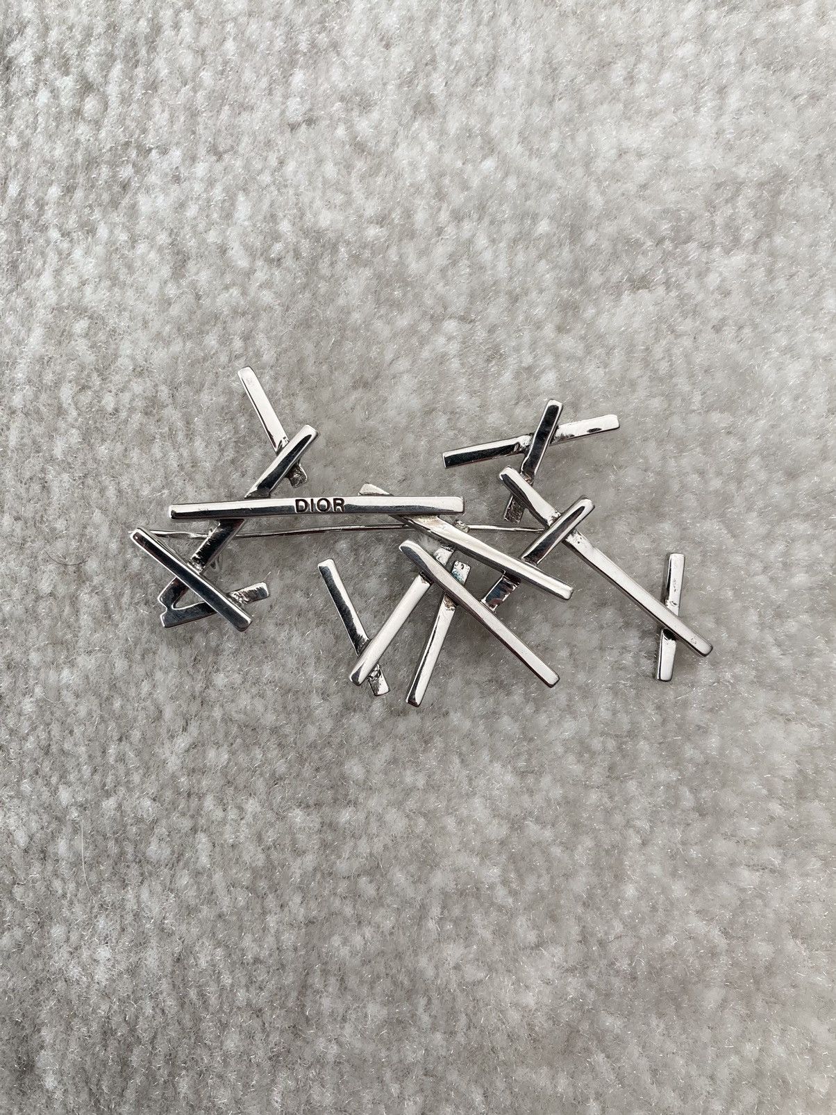 Dior × Hedi Slimane A/W 2003 “Luster” Abstract Pin Brooch Size ONE SIZE - 1 Thumbnail