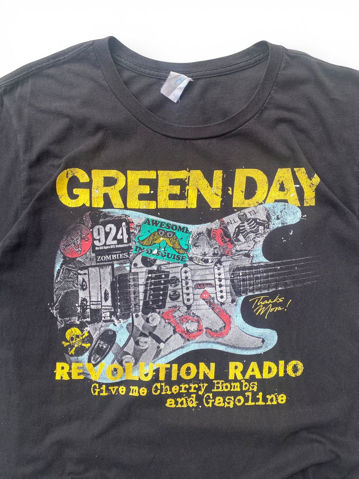 Band Tees Green Day Revolution Radio Guitar Graphic Tee Black M Fit Size US M / EU 48-50 / 2 - 6 Thumbnail