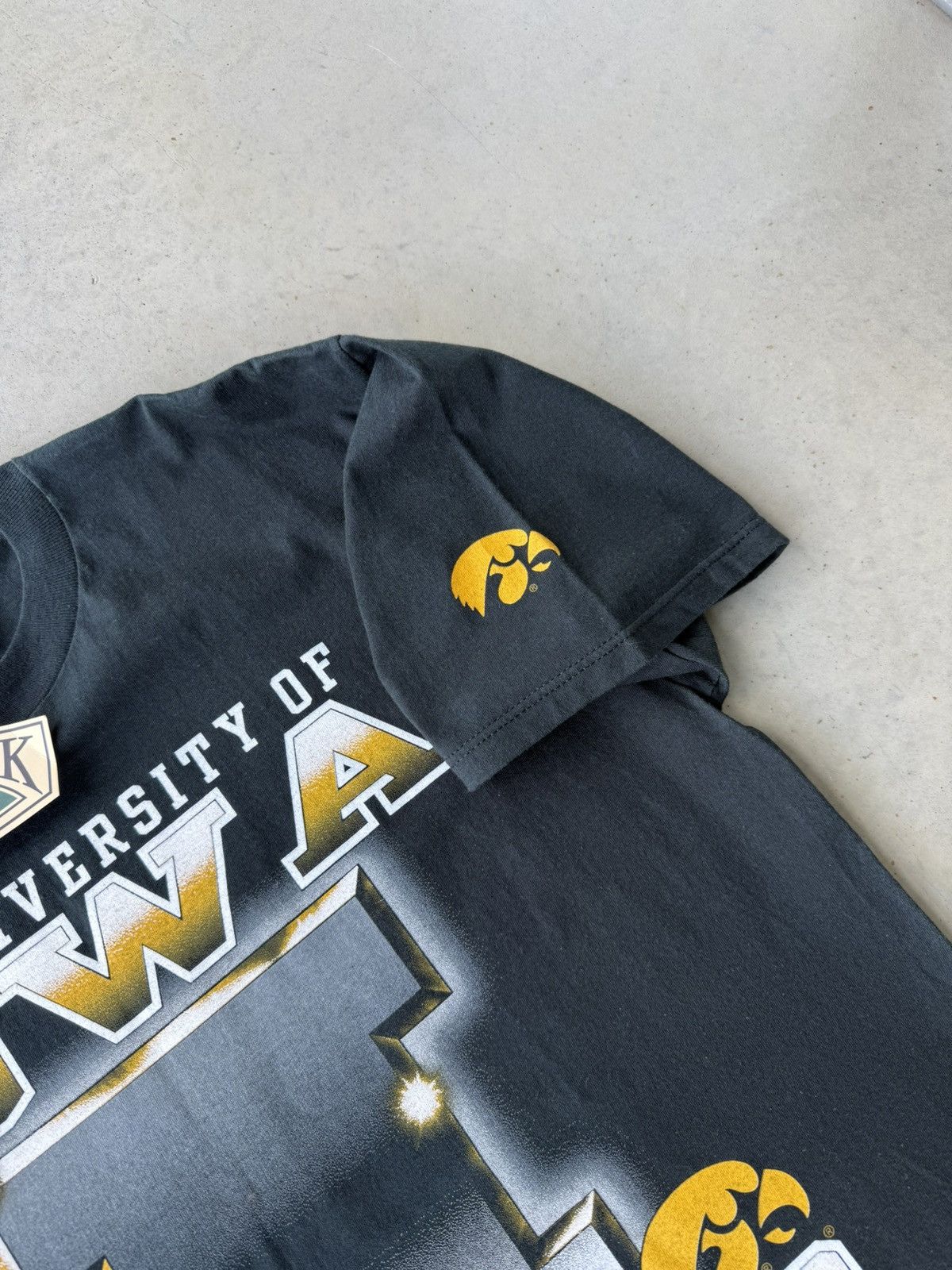 NCAA × Vintage Vintage 90s University of Iowa Hawkeyes T-Shirt Size US XL / EU 56 / 4 - 3 Thumbnail