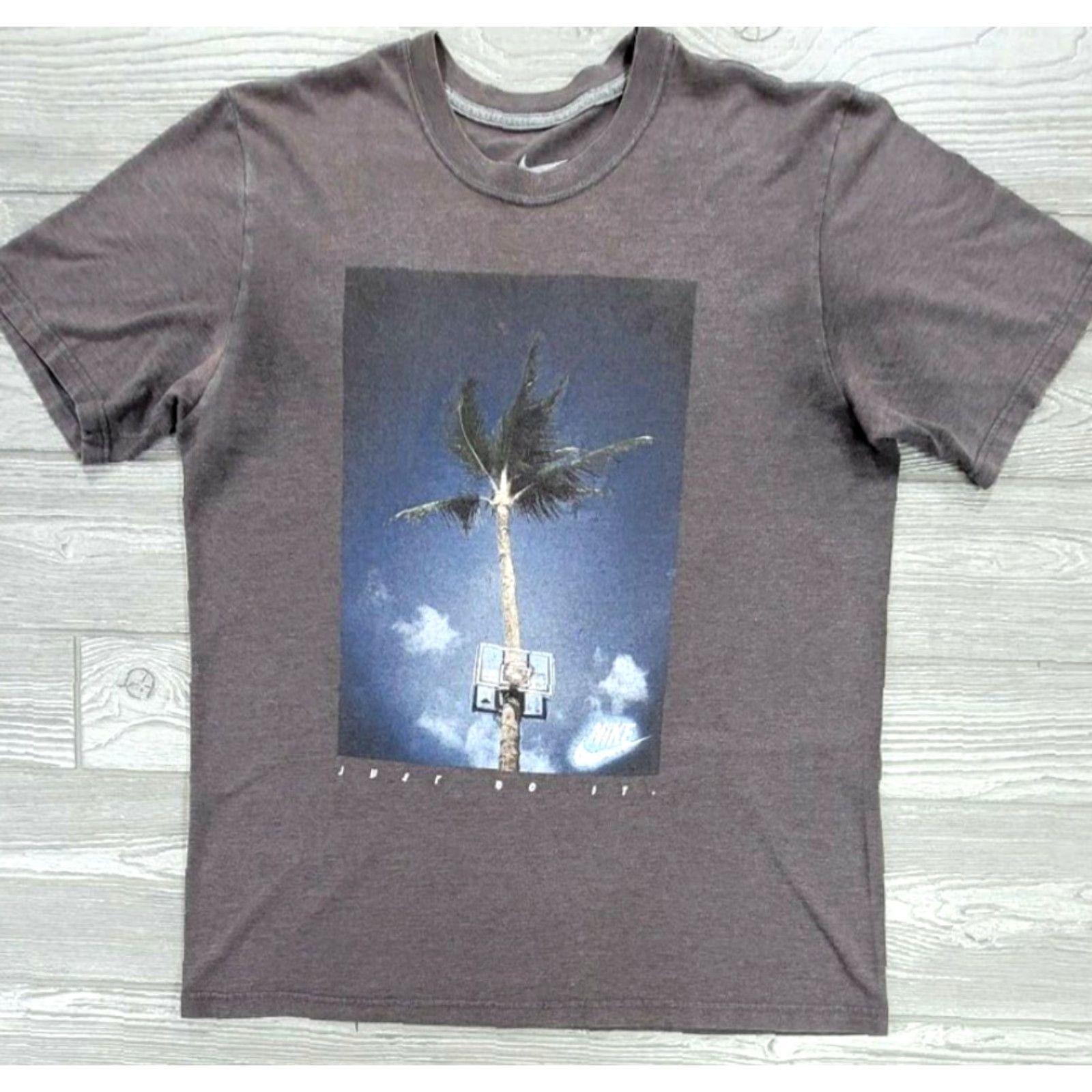 Nike Nike Mens T Shirt Gray California Palm Tree Crew Neck Short Sleeve Regular Fit M Nike Dri-FIT Beach 90s? Size US M / EU 48-50 / 2 - 2 Thumbnail
