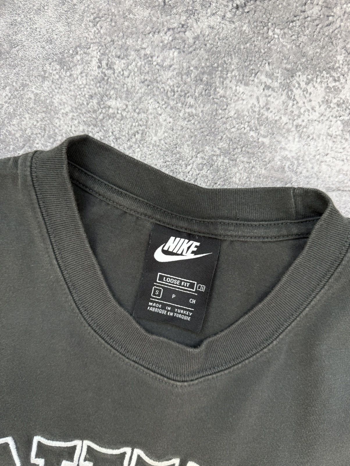 Nike Vintage 90s Nike Center Logo T-Shirt Gray Rare Tee Y2K Hype Size US S / EU 44-46 / 1 - 8 Thumbnail