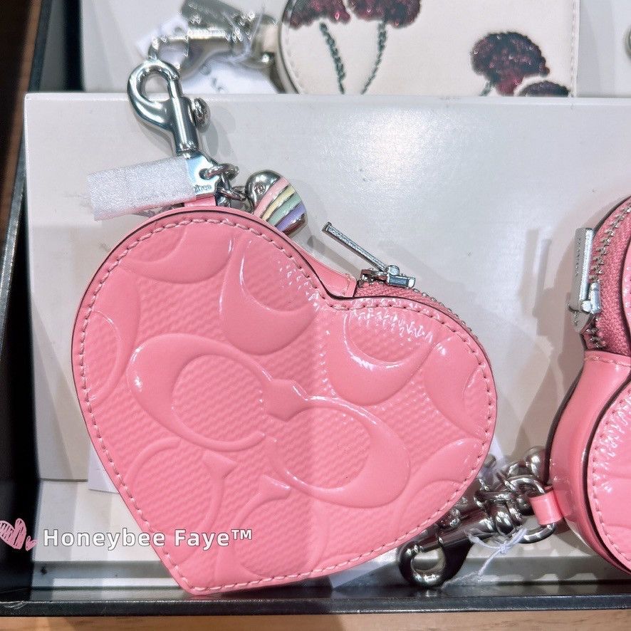 Coach Heart Bag Charm In Signature Leather With Heart Charm CDD04 Size ONE SIZE - 1 Thumbnail