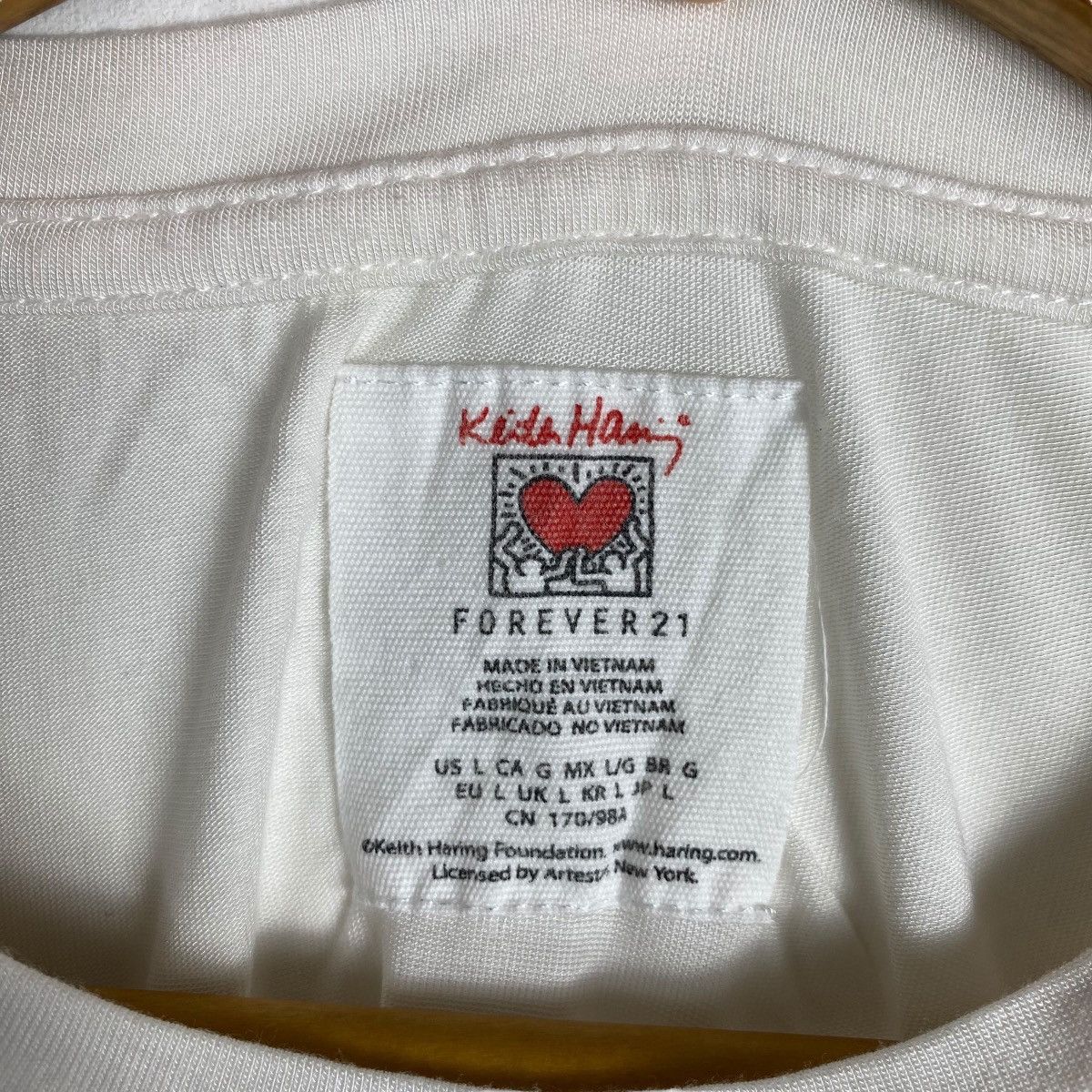 Keith Haring KEITH HARING x FOREVER 21 Heart Lift Graphic Women Tops Tee Size US L / EU 52-54 / 3 - 5 Thumbnail