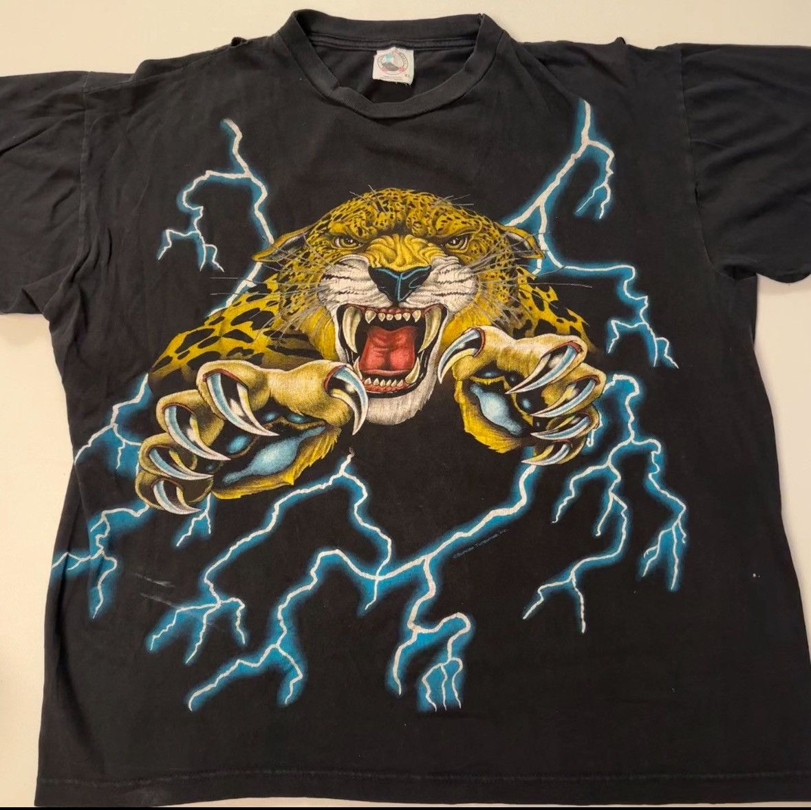 Vintage Vintage 90s American Thunder Panther Lightning t-shirt Size US XL / EU 56 / 4 - 1 Thumbnail