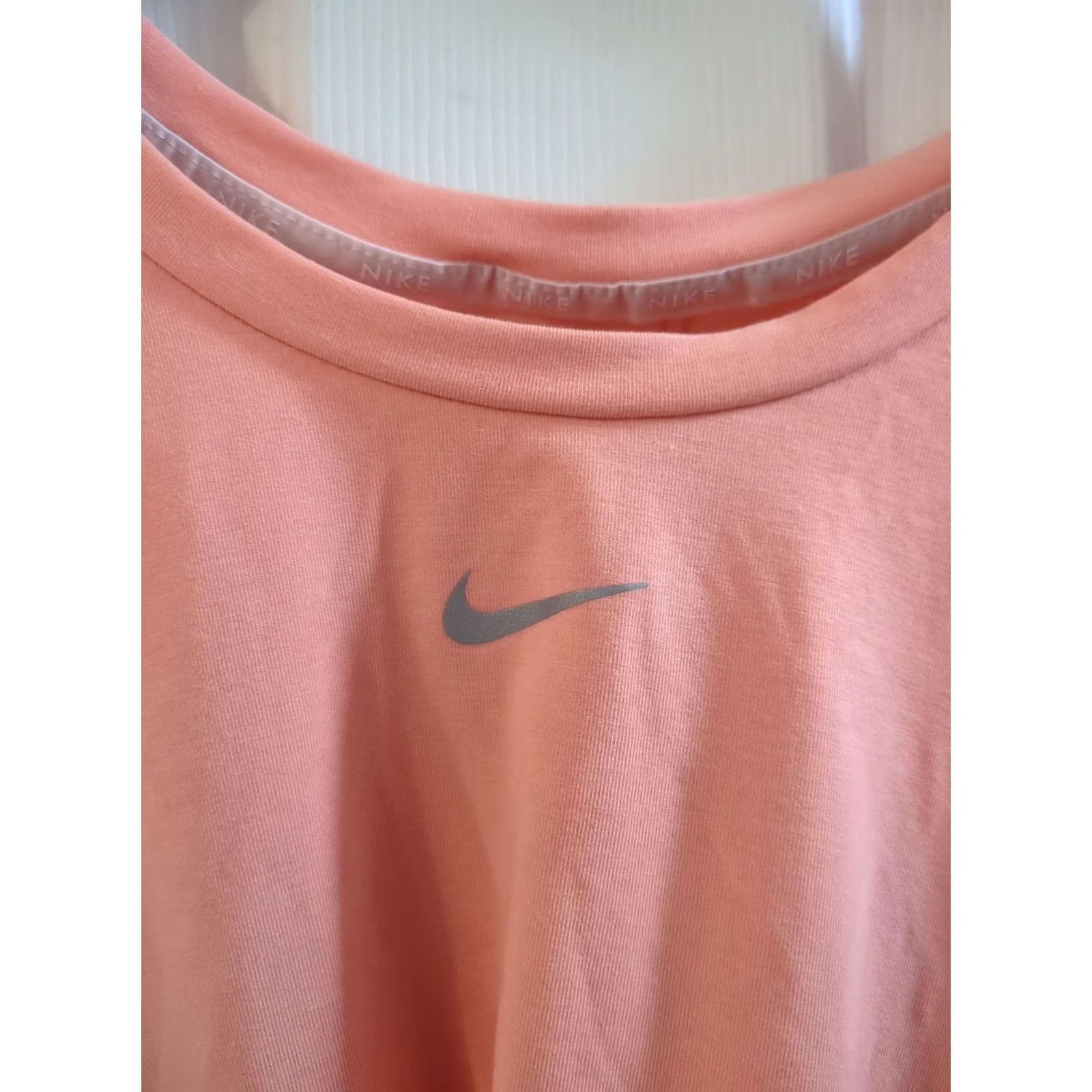 Nike Nike Women’s Dri-Fit One Luxe Twist Cropped Shirt 1X Pink Cropped Nike Women’s Activewear Shirt 1X Pink Womens Mens? Size XL / US 12-14 / IT 48-50 - 2 Thumbnail