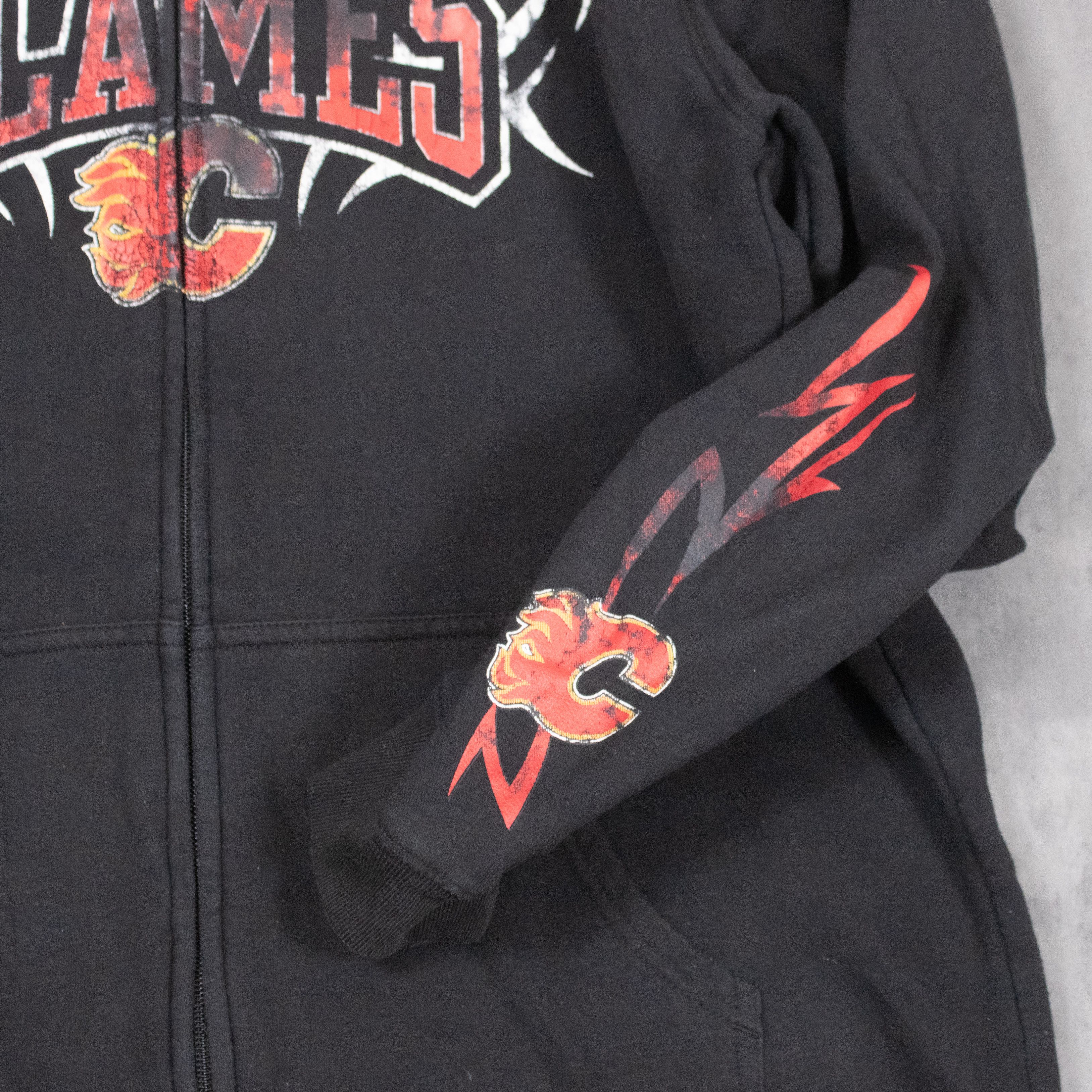 NHL Y2K 2000’s Reebok Calgary Flames Metal Logo Black Zip Hoodie Size US M / EU 48-50 / 2 - 8 Thumbnail