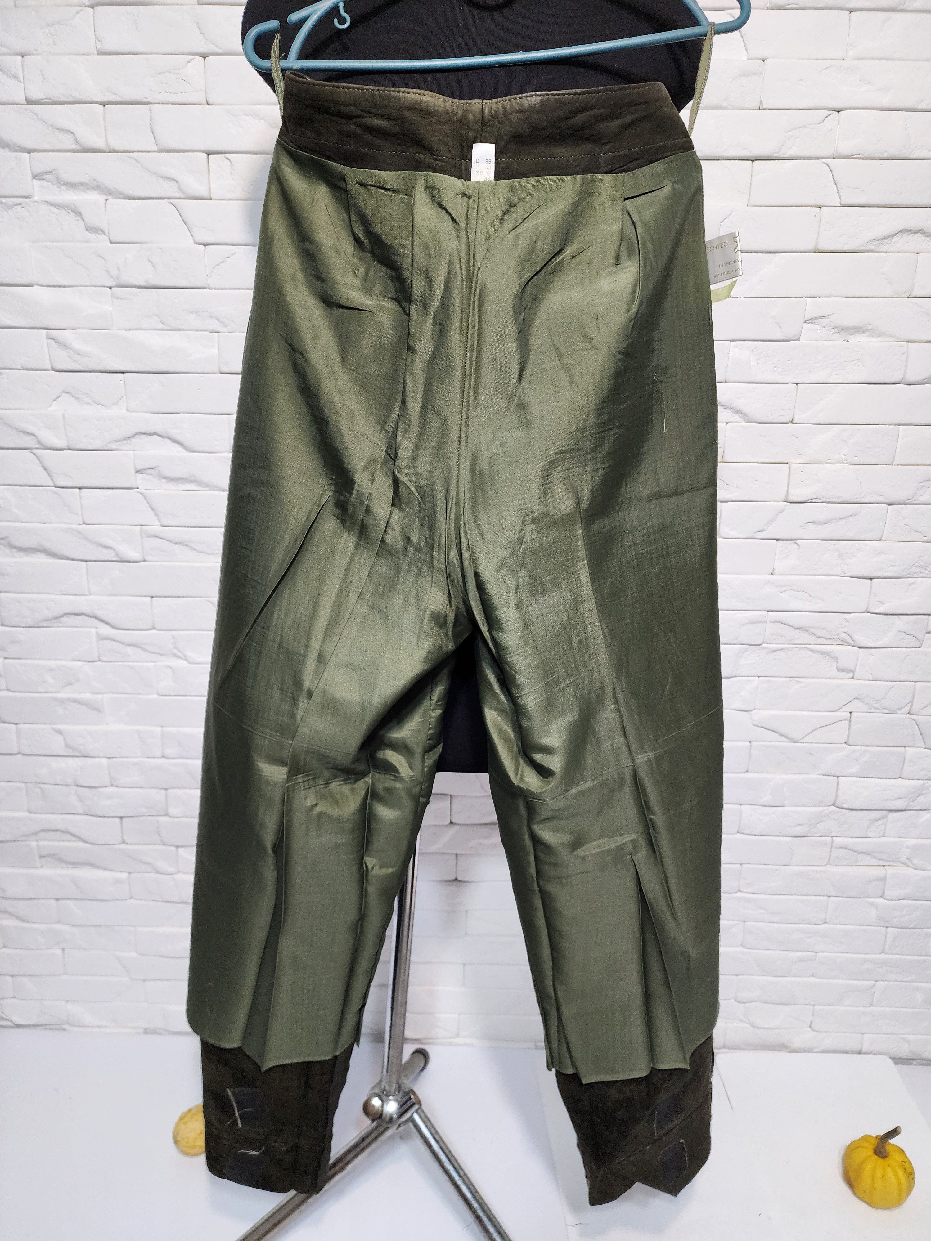 Genuine Leather Green Leather Pants: Women's Stylish Suede Trousers Size 28" / US 6 / IT 42 - 9 Thumbnail