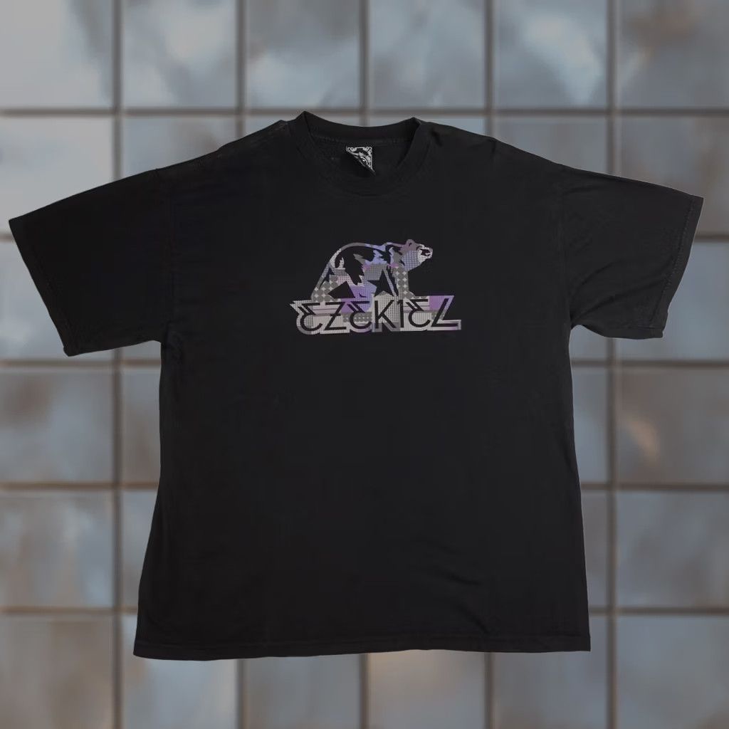 Vintage VINTAGE Ezekiel Shirt Mens XL Black Bear Graphic Tee Made In USA Skateboard Size US XL / EU 56 / 4 - 1 Thumbnail