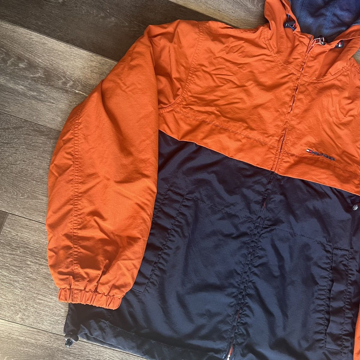 Tommy Hilfiger Vintage Tommy Hilfiger Nylon Ski Windbreaker Hooded Jacket Size US S / EU 44-46 / 1 - 4 Thumbnail