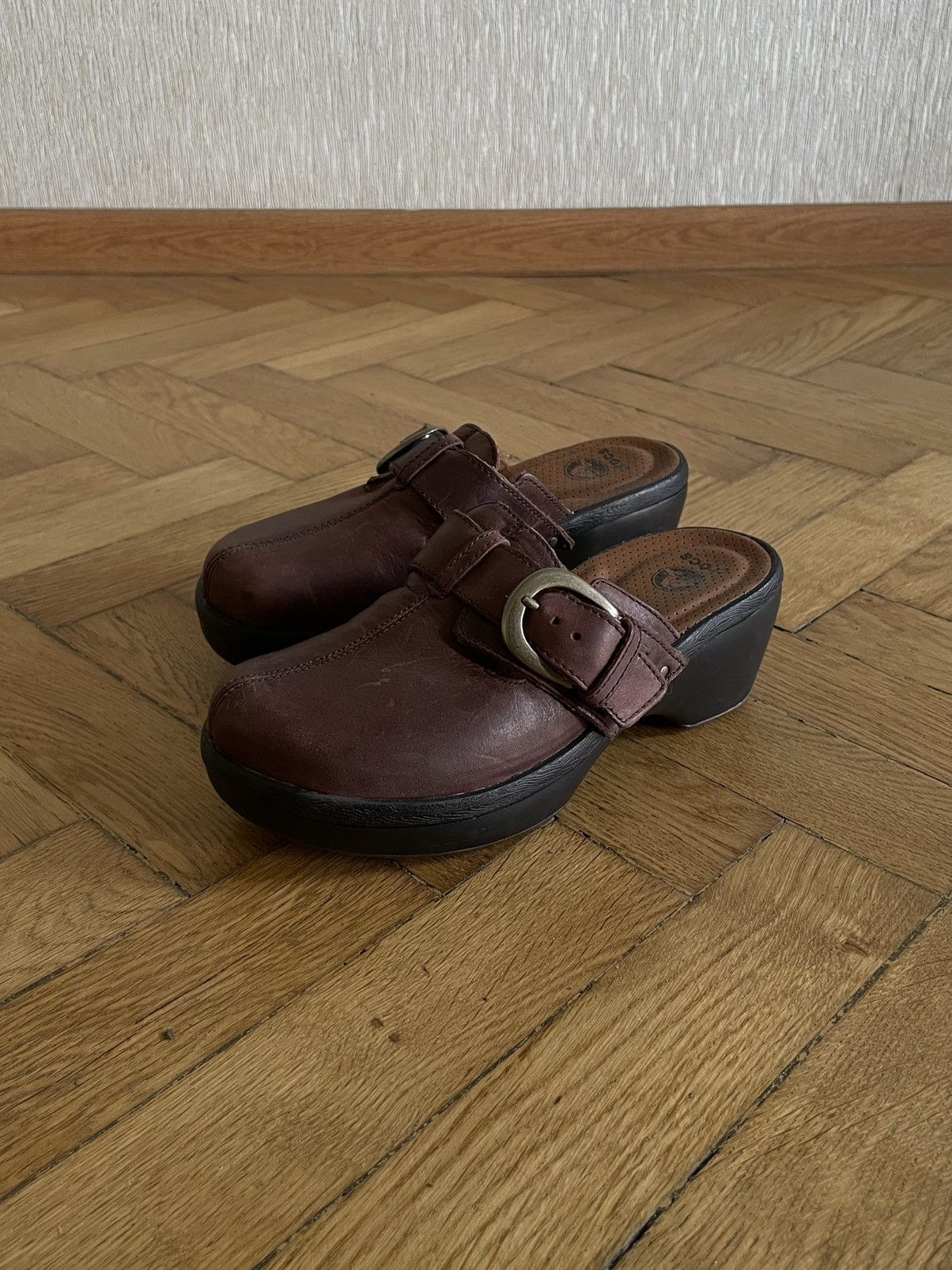 Crocs 2014 Crocs Cobbler: Brown Leather Slip On / Buckled Sabo Size US 6.5 / IT 36.5 - 4 Thumbnail