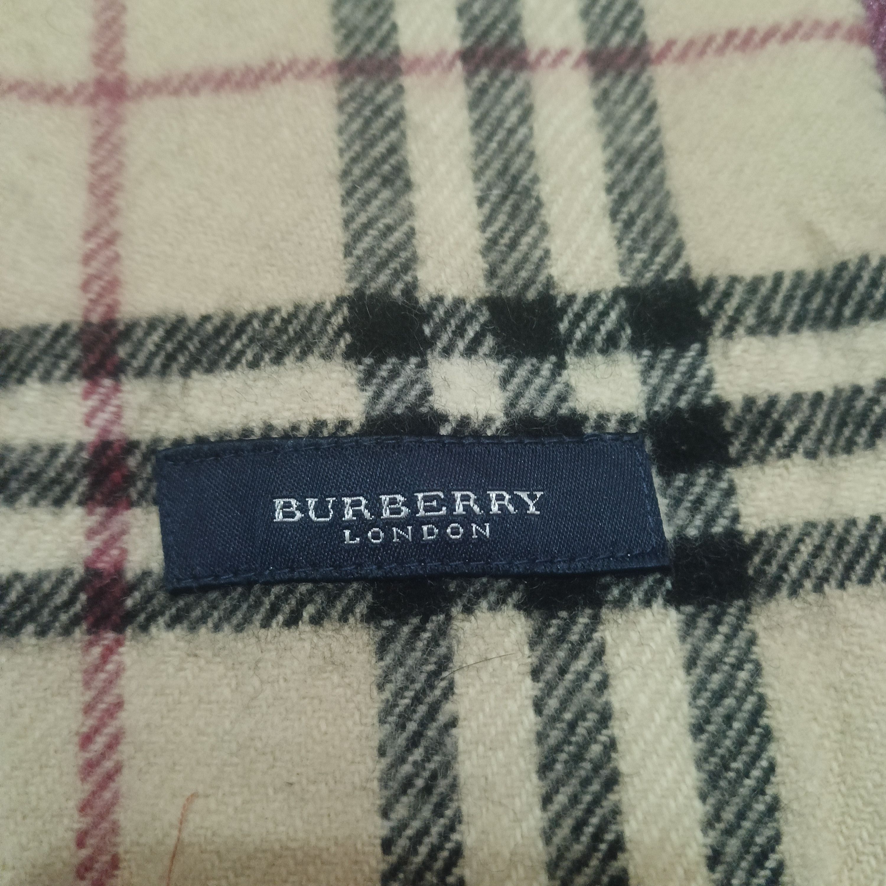 Burberry Burberry Nova Check Cashmere Big Table Desk Size ONE SIZE - 4 Thumbnail