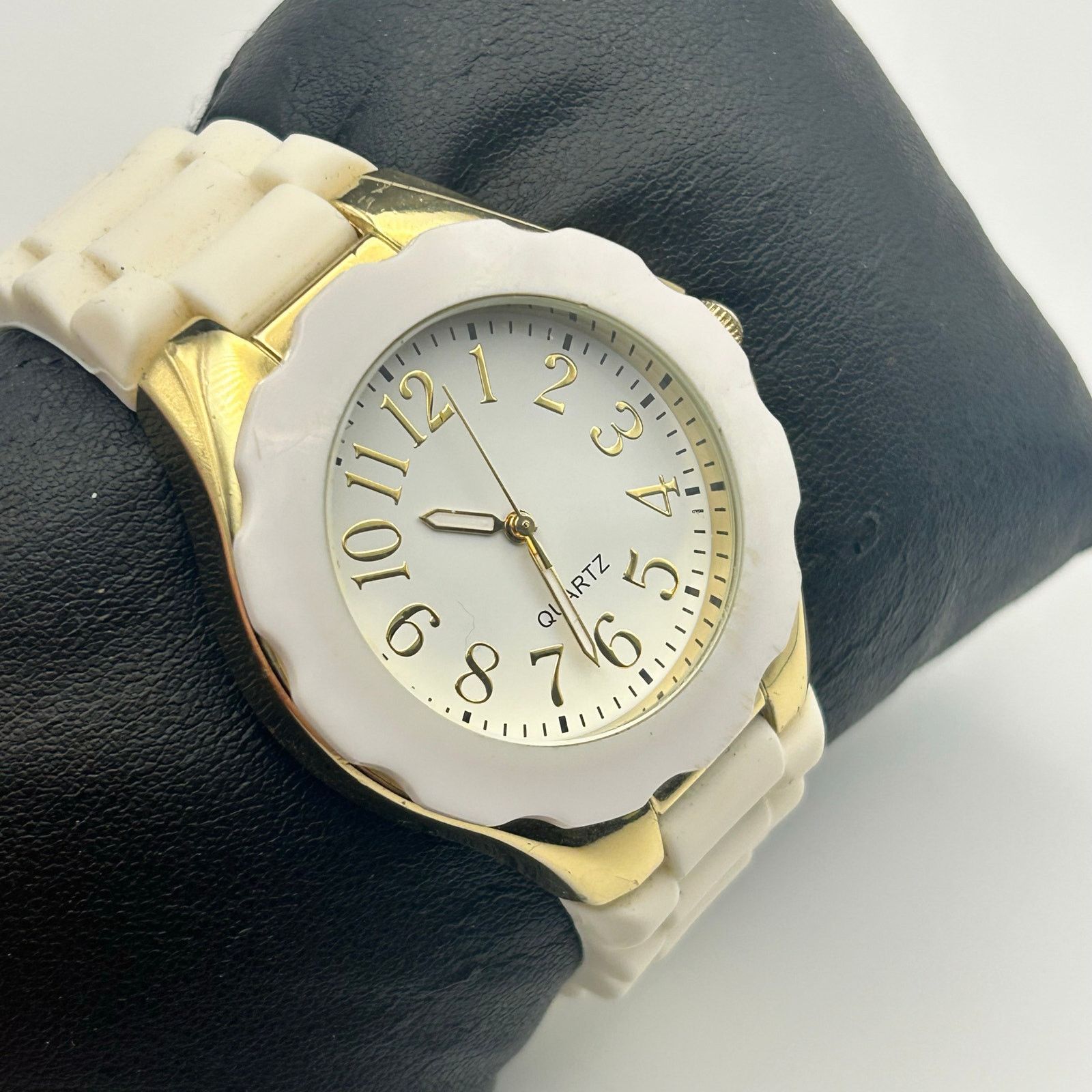Other Ladies White Quartz Watch Gold Tone Bezel White Strap Watch Size ONE SIZE - 3 Thumbnail