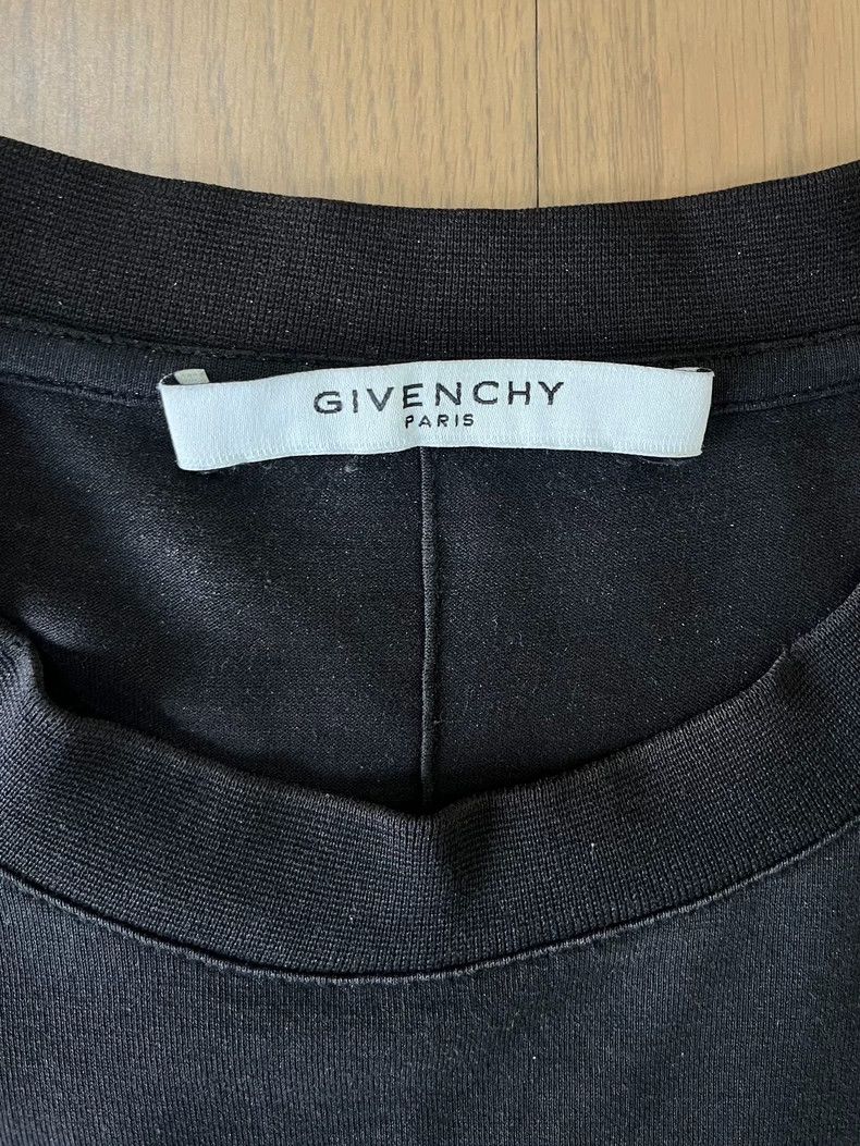 Givenchy Givenchy Virgin Mary short sleeve with cross stitching at Size US XS / EU 42 / 0 - 5 Thumbnail