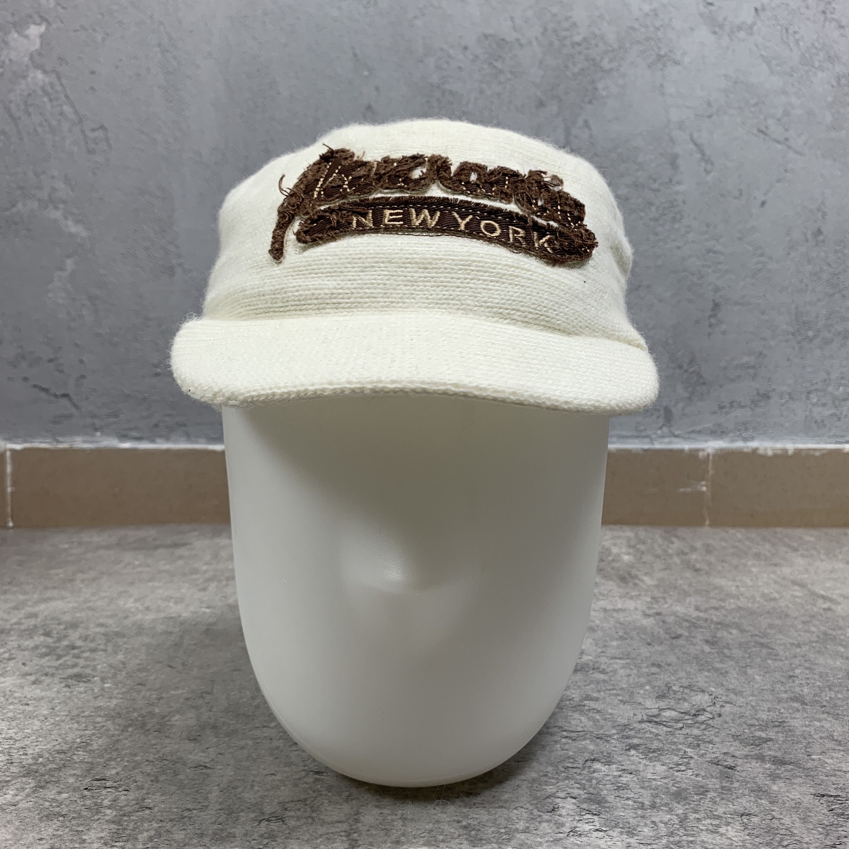 Abercrombie & Fitch Abercrombie & Fitch white snow hat Size ONE SIZE - 7 Thumbnail