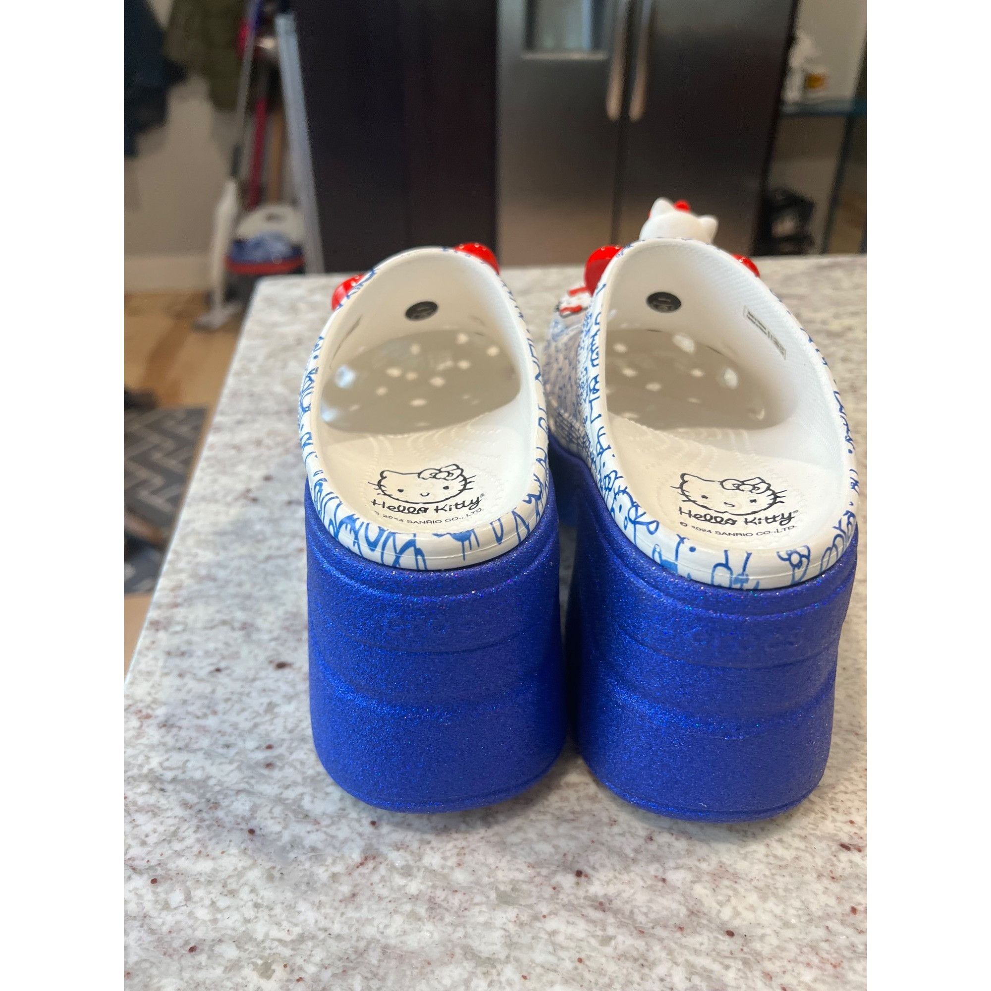 Crocs Crocs Hello Kitty Special Edition Siren Clog - Size 9 Size US 9 / IT 39 - 8 Thumbnail