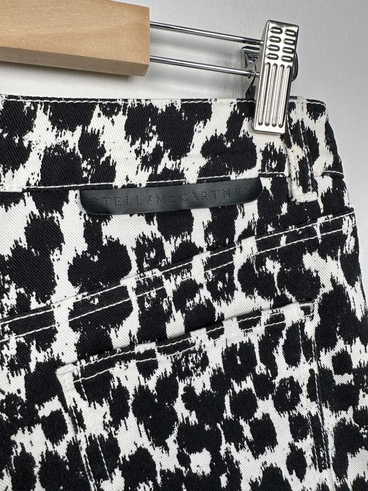 Stella McCartney Stella McCartney Leopard Print Denim Shorts size 26 Size 26" / US 2 / IT 38 - 7 Thumbnail