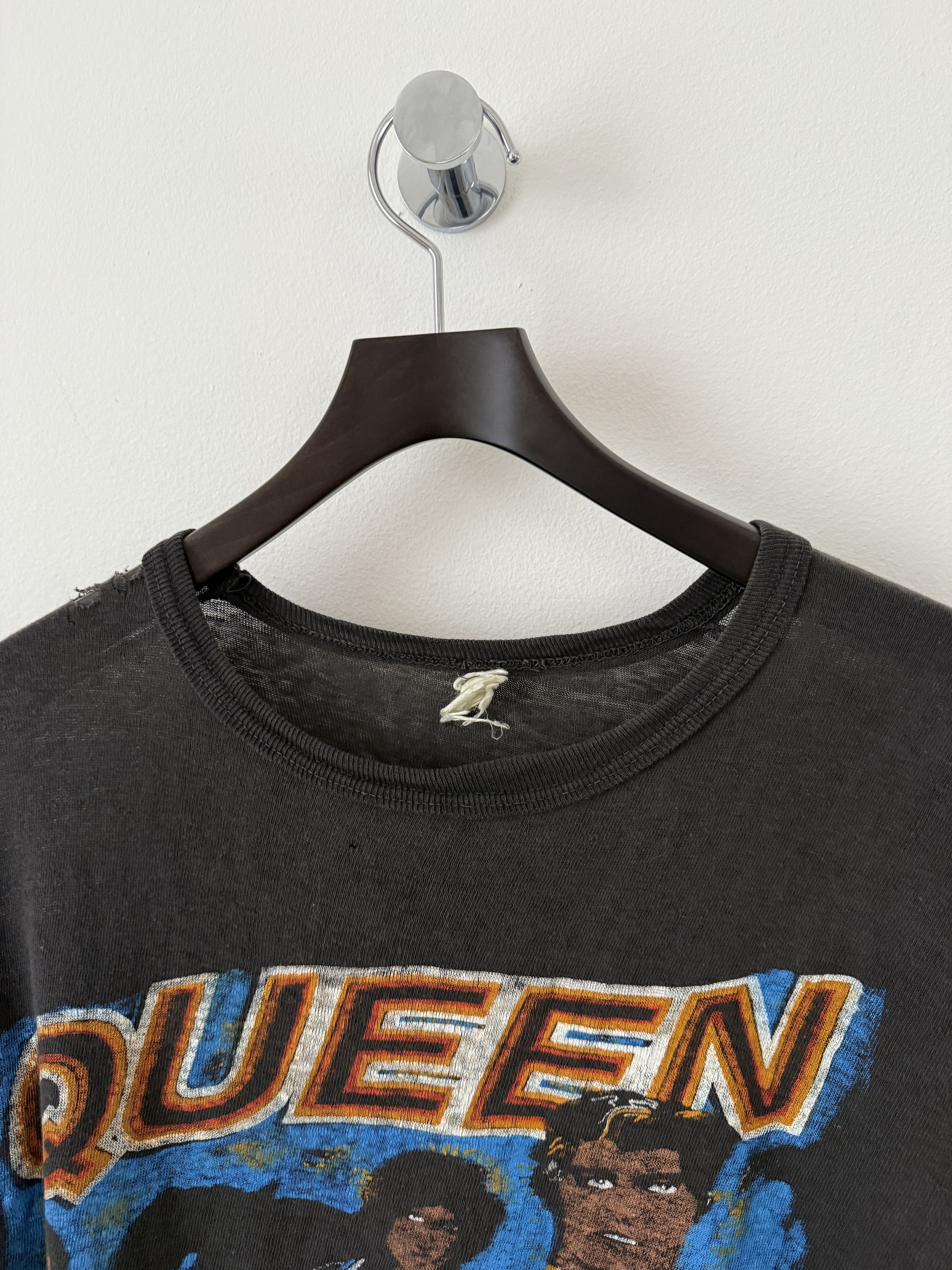 Vintage 1980 Queen Tour Tee Size US S / EU 44-46 / 1 - 8 Thumbnail